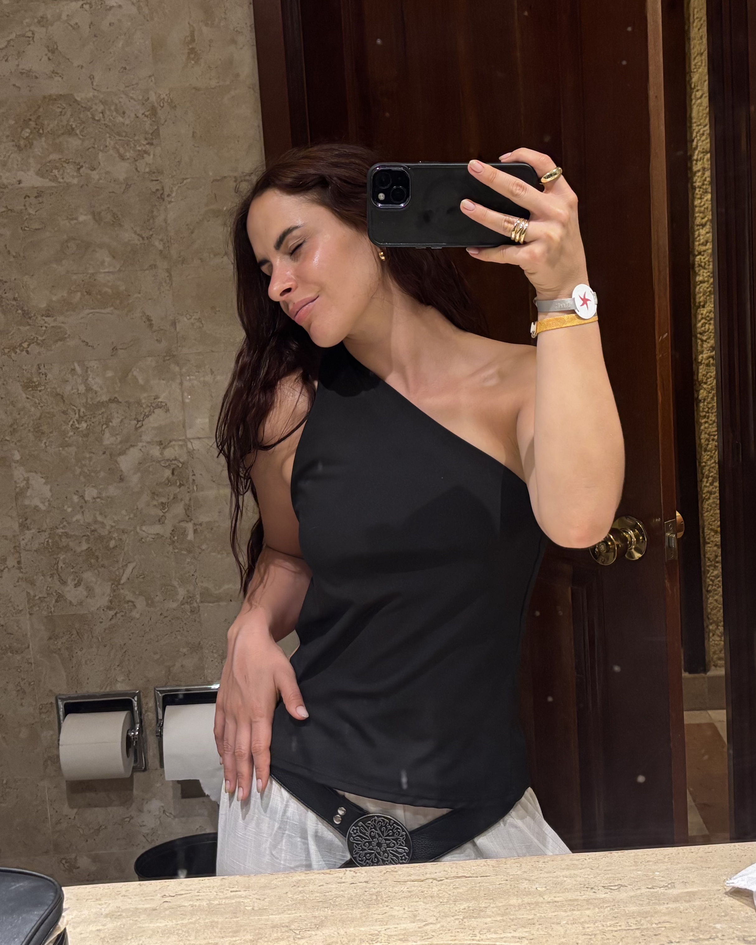 Tinder profile picture for @josefina
