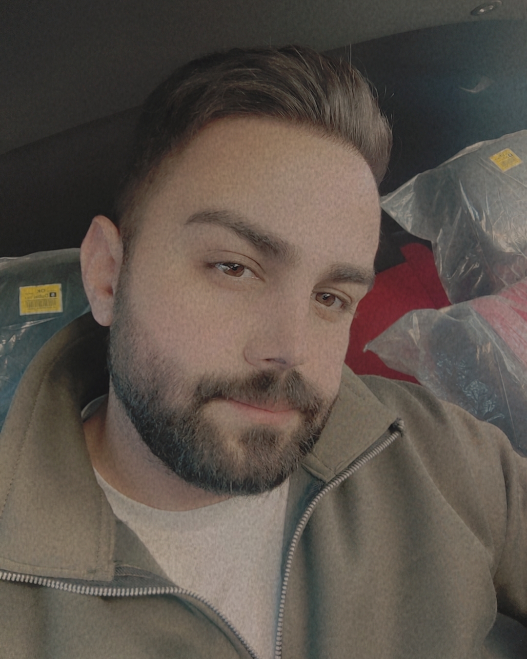 Tinder profile picture for @thunders