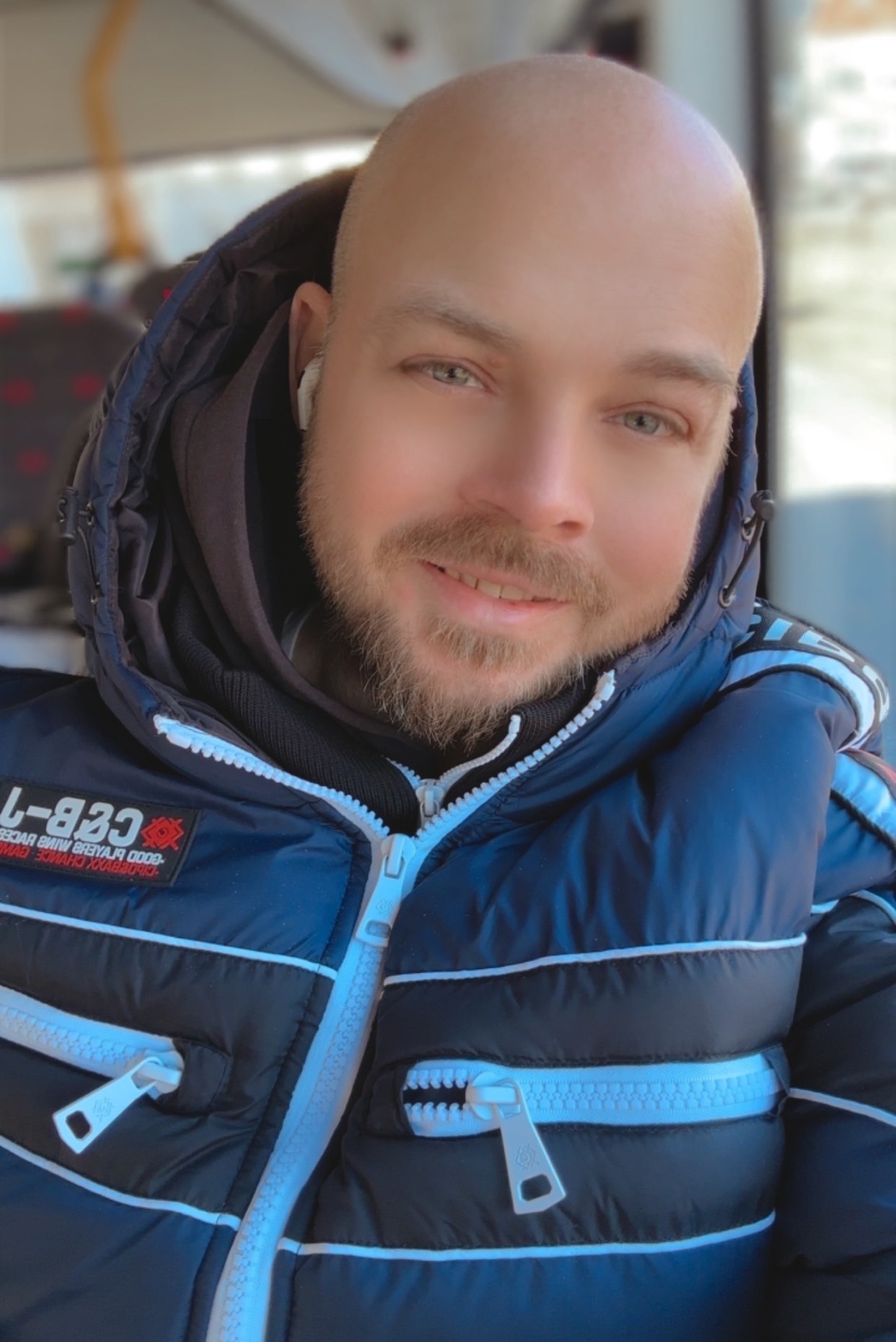 Tinder profile picture for @buzz