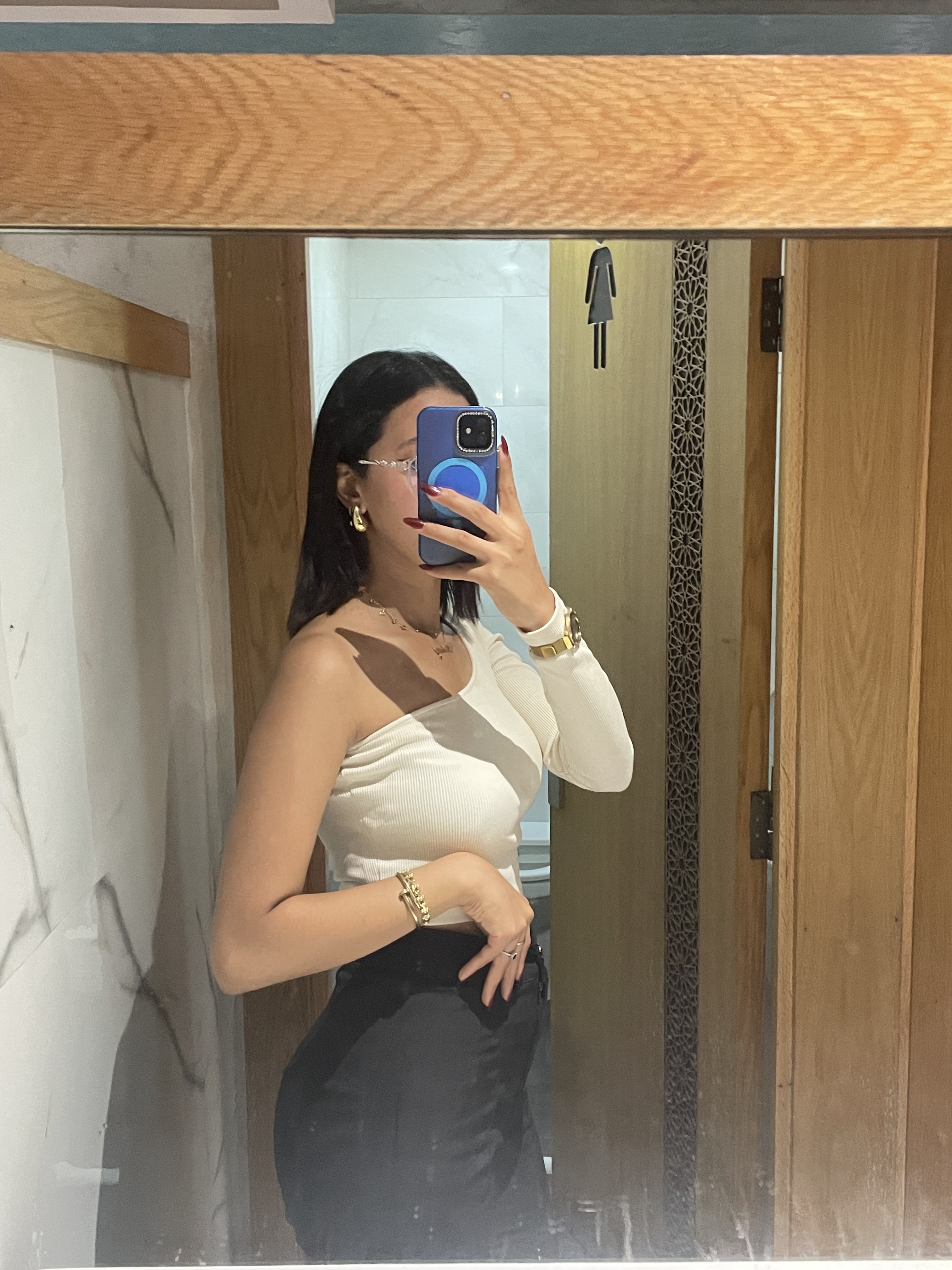 Tinder profile picture for @nouhaila