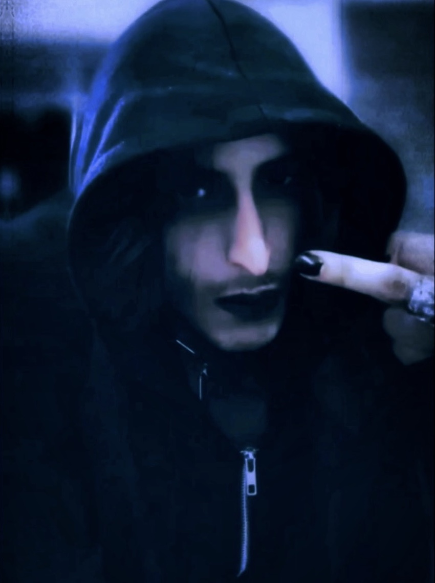 Tinder profile picture for @deathly