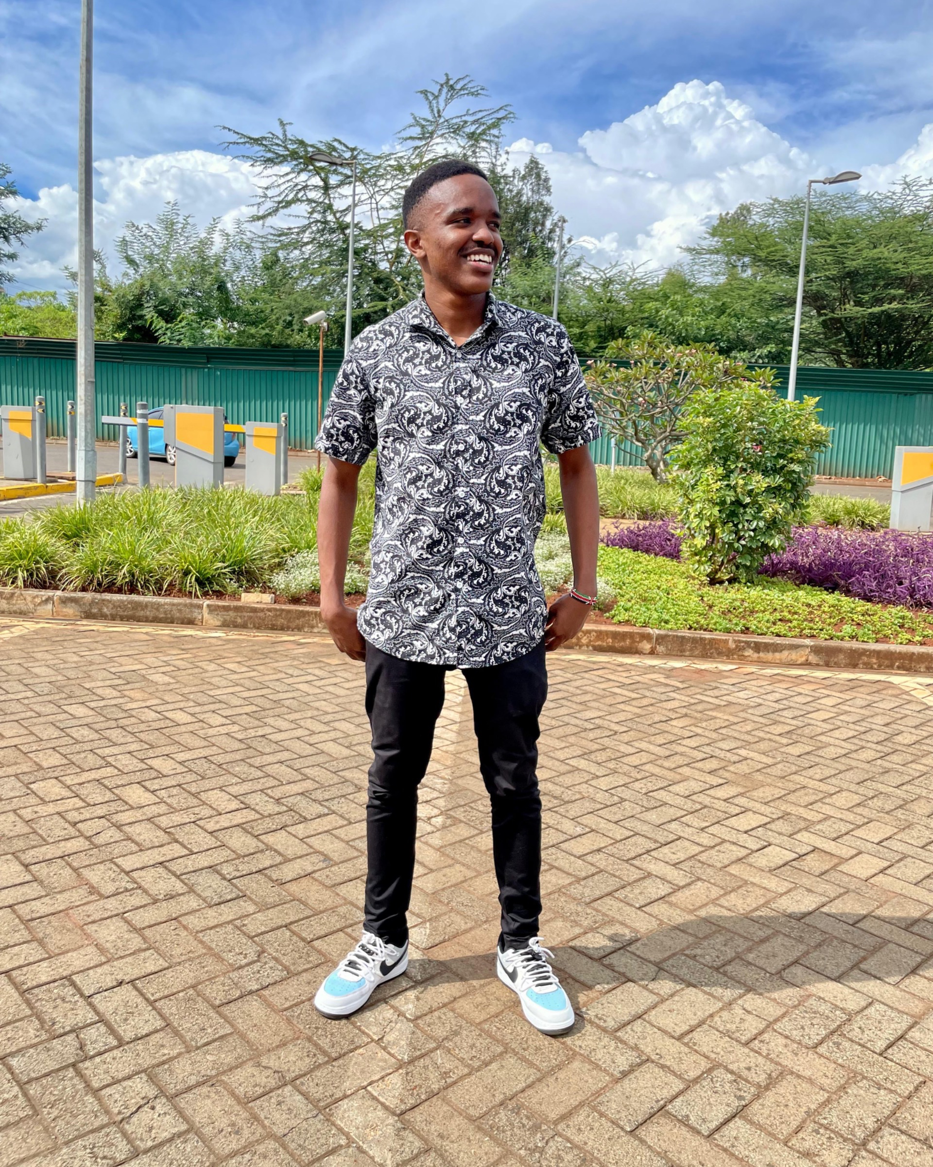 Tinder profile picture for @muchiri