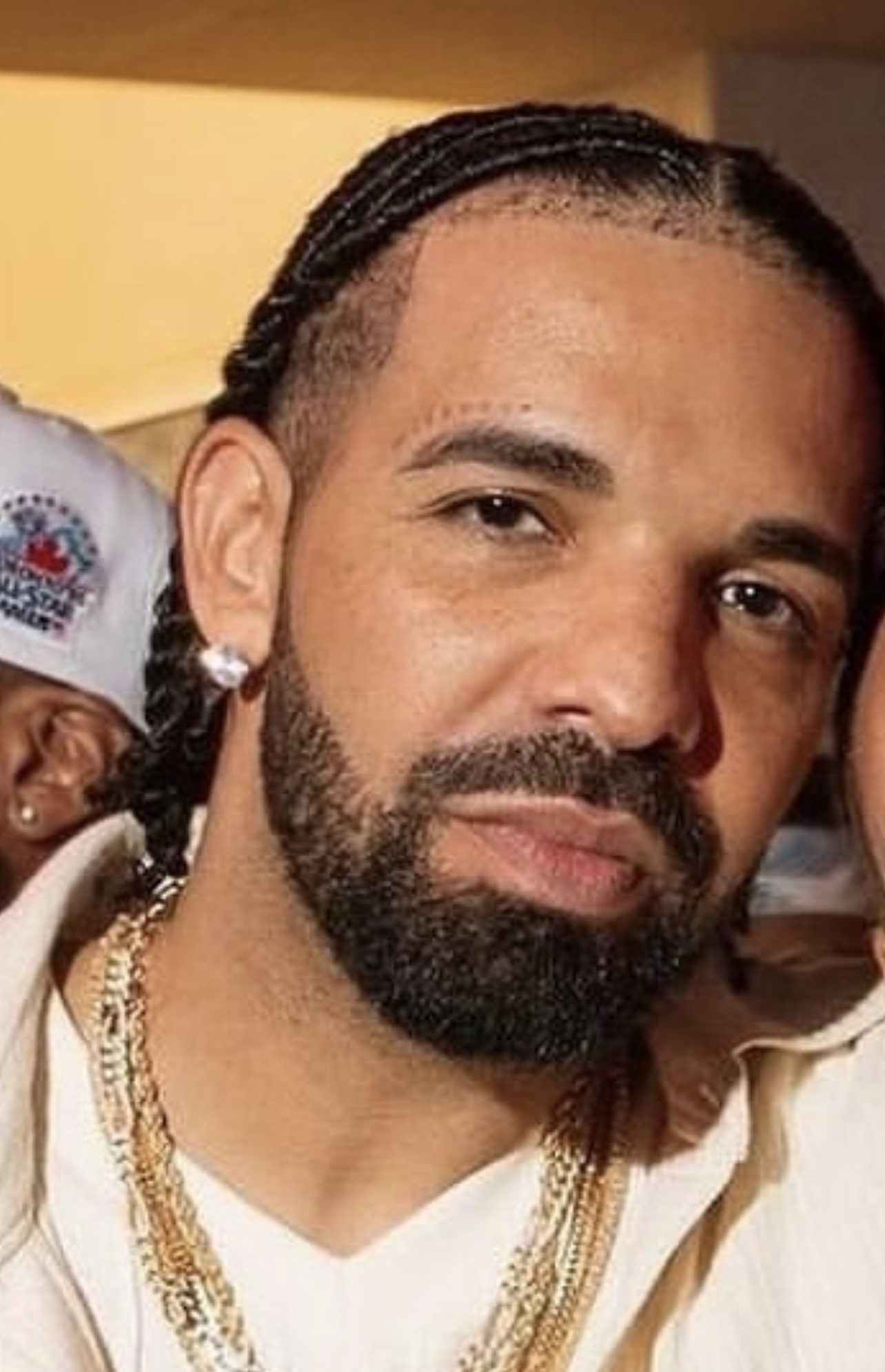 Tinder profile picture for @monroy