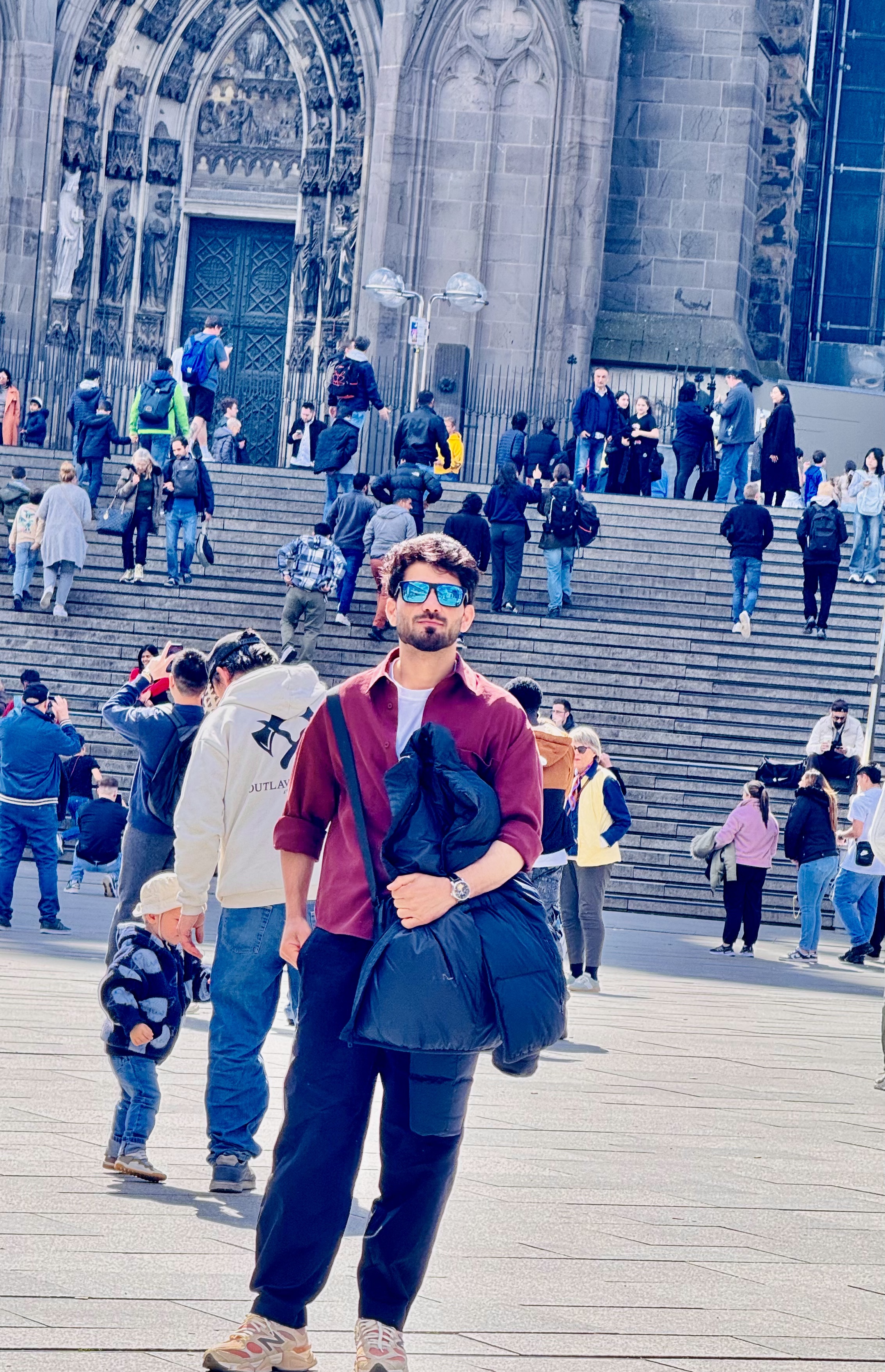 Tinder profile picture for @hindi