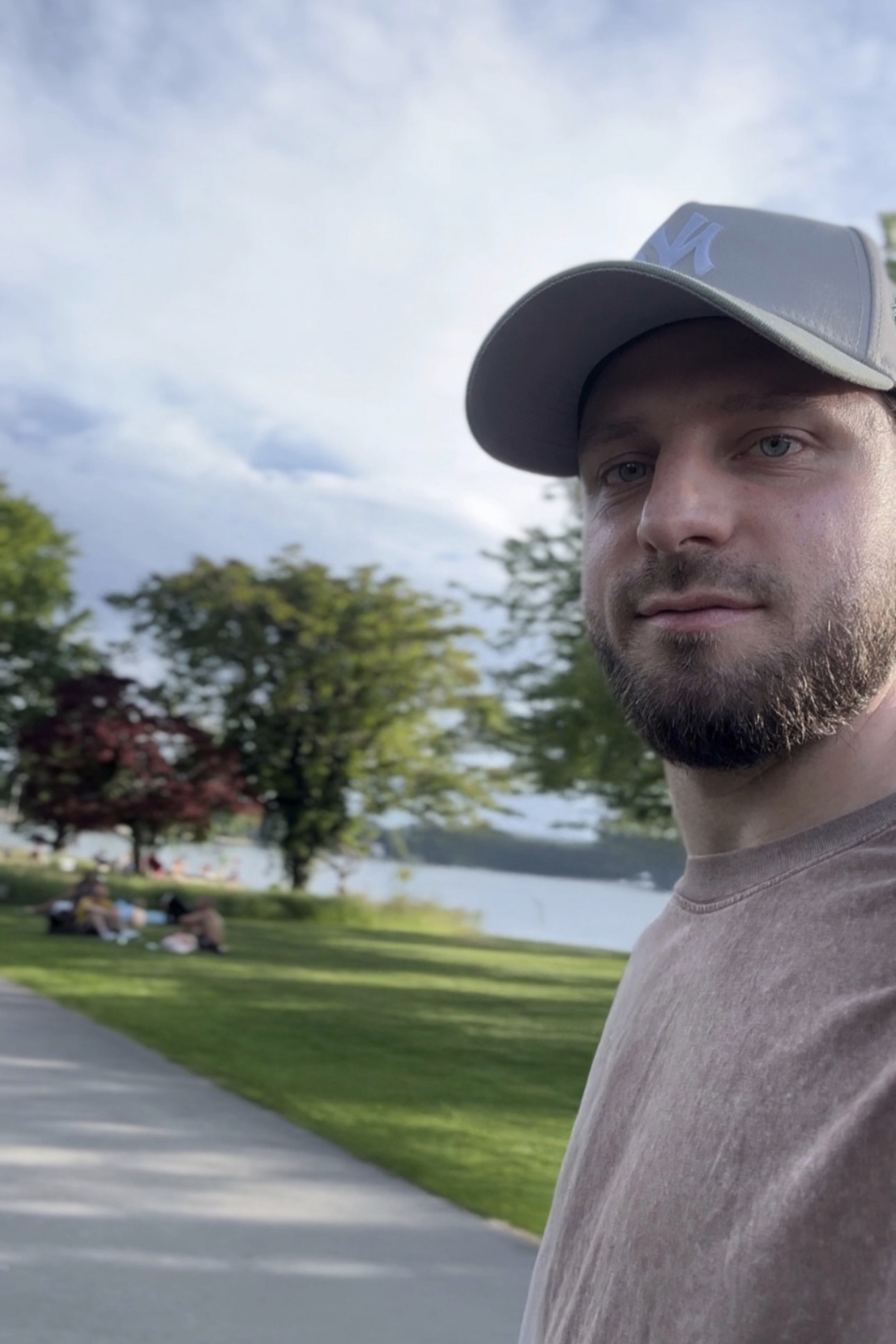 Tinder profile picture for @side