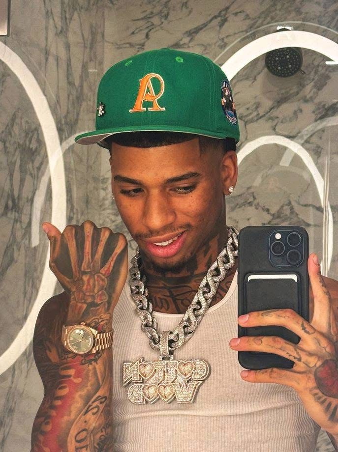 Tinder profile picture for @kings
