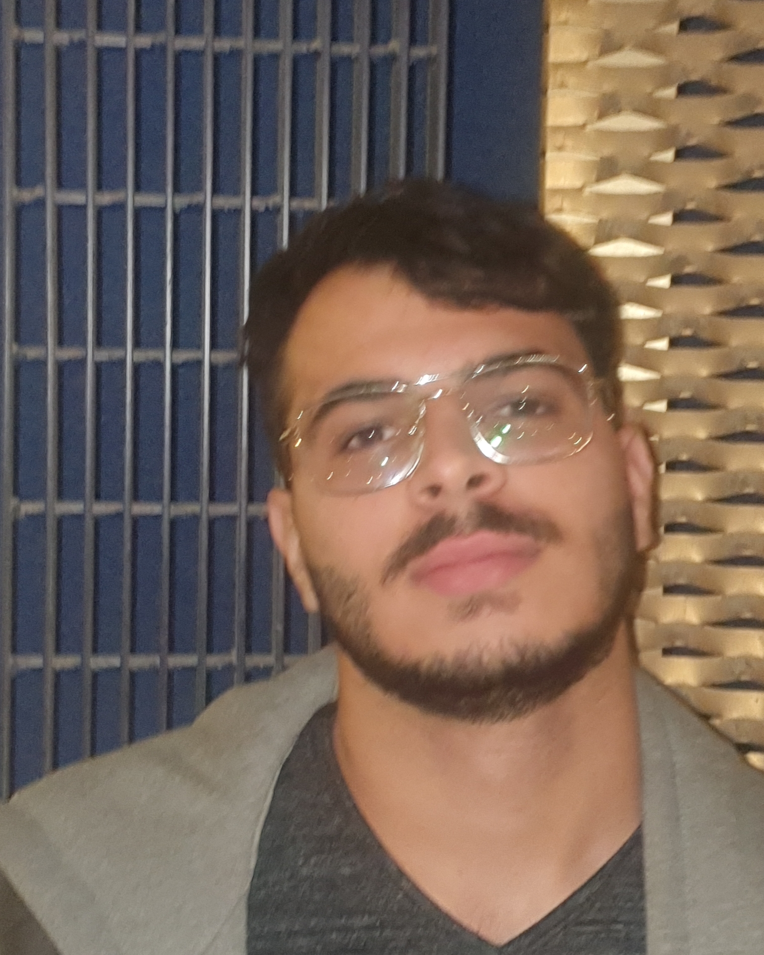 Tinder profile picture for @emp