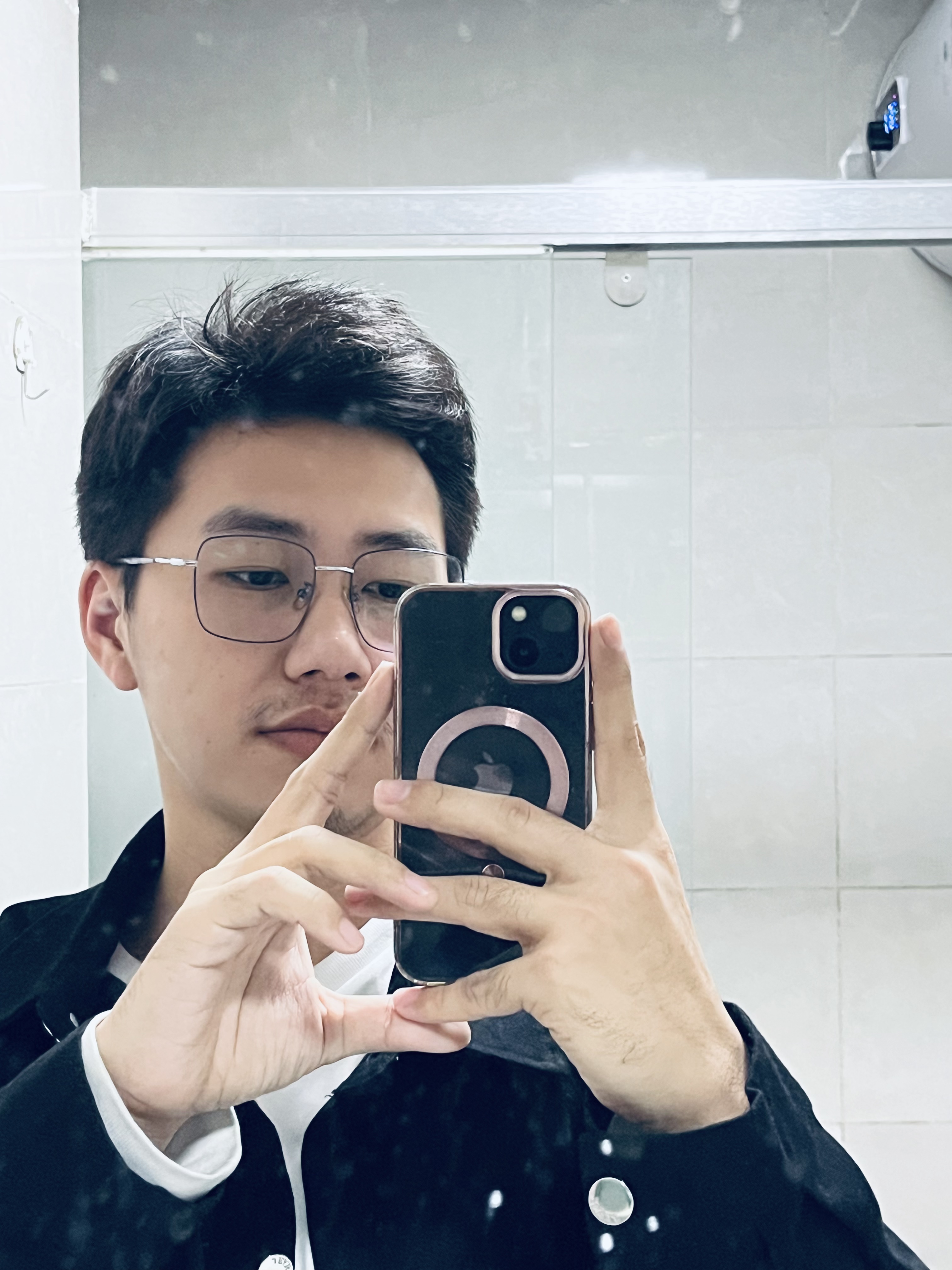 Tinder profile picture for @uzi