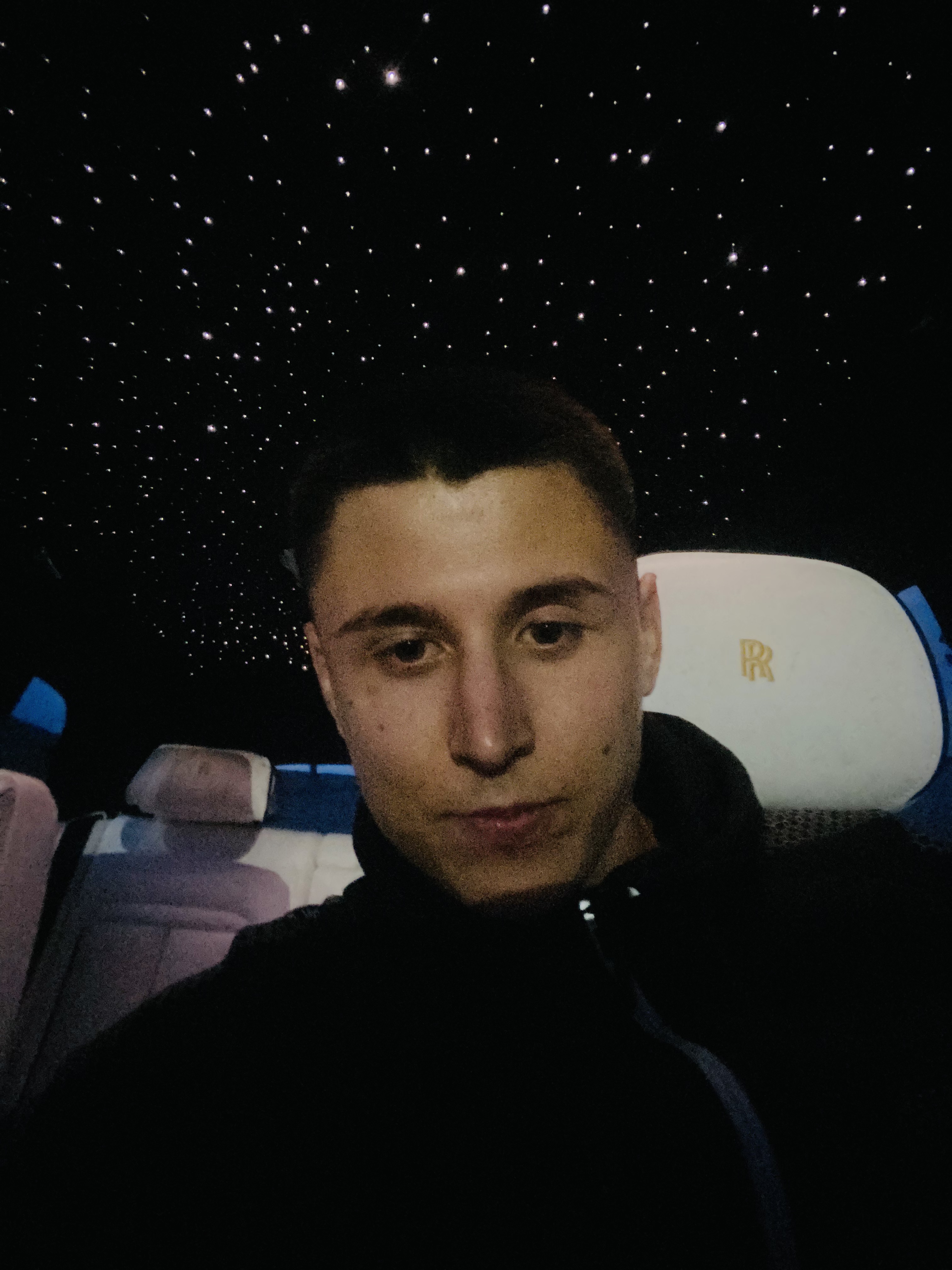 Tinder profile picture for @modas