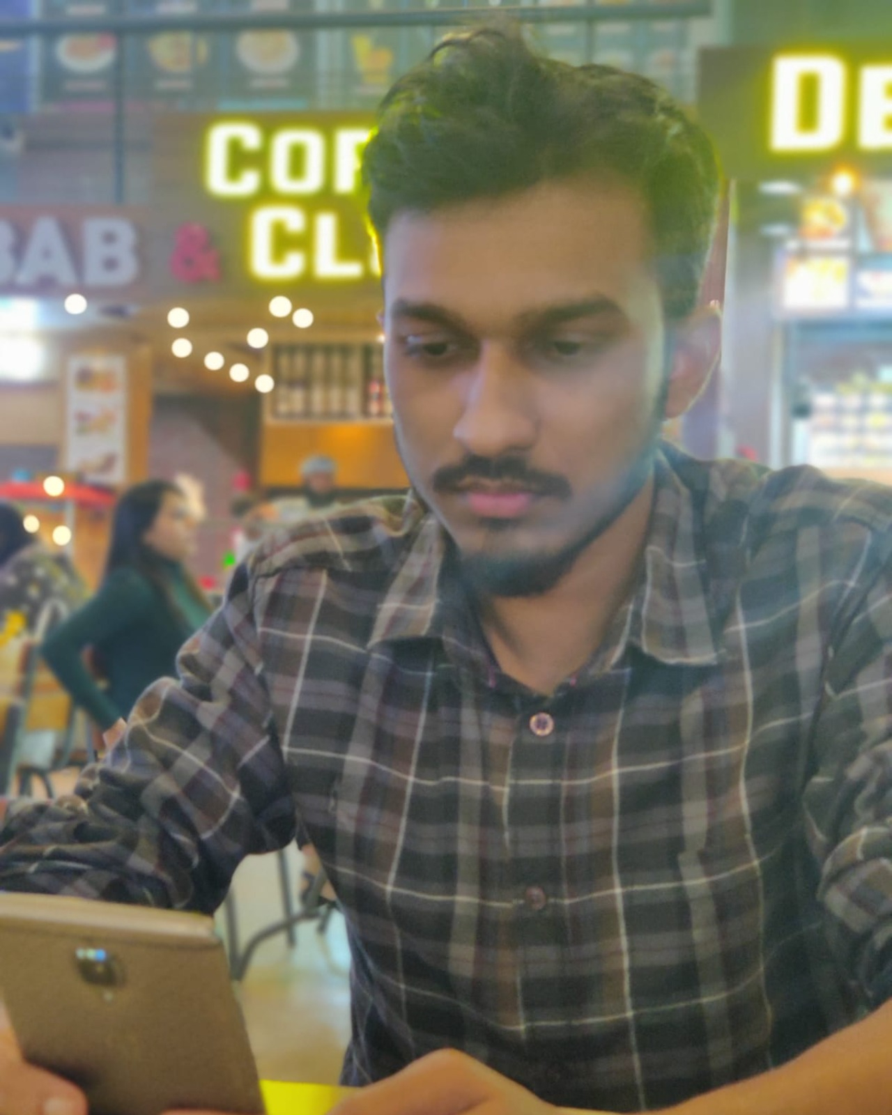 Tinder profile picture for @mesbah