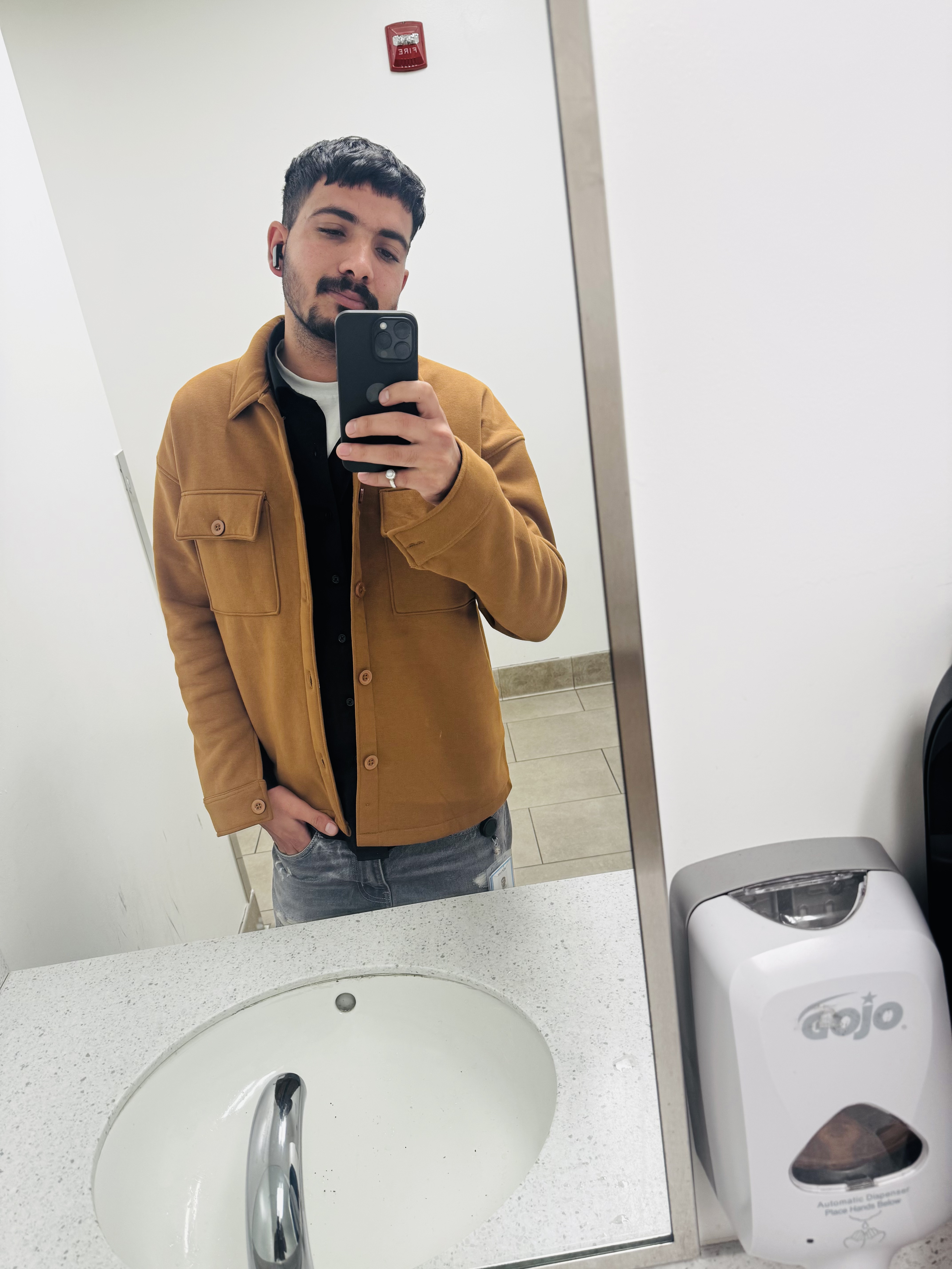Tinder profile picture for @abide