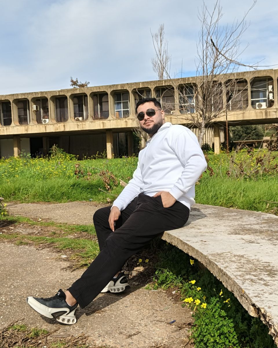 Tinder profile picture for @yoyo