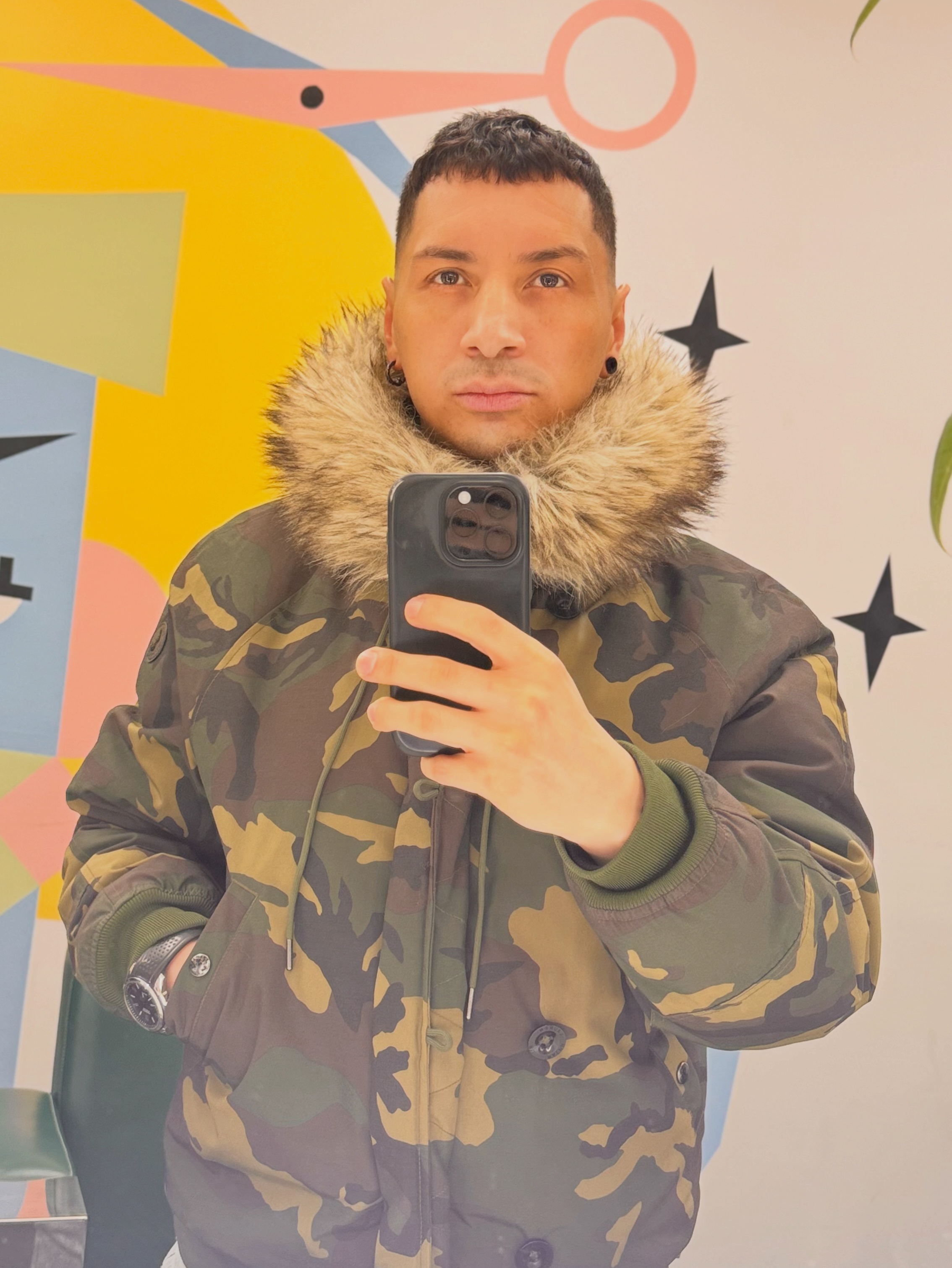 Tinder profile picture for @oficial