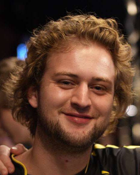 Tinder profile picture for @peer