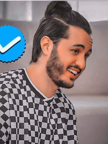 Tinder profile picture for @hamza12