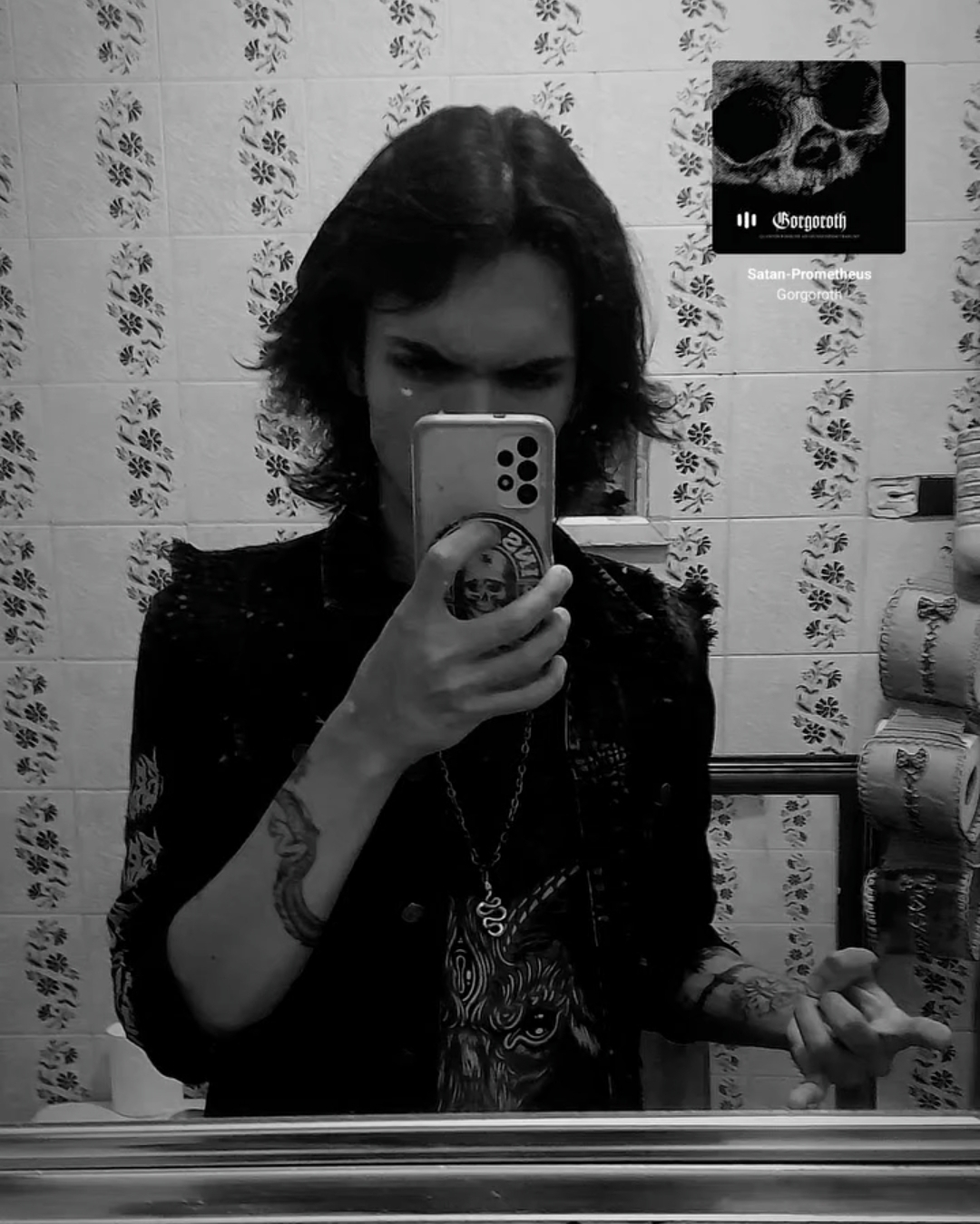 Tinder profile picture for @molotov