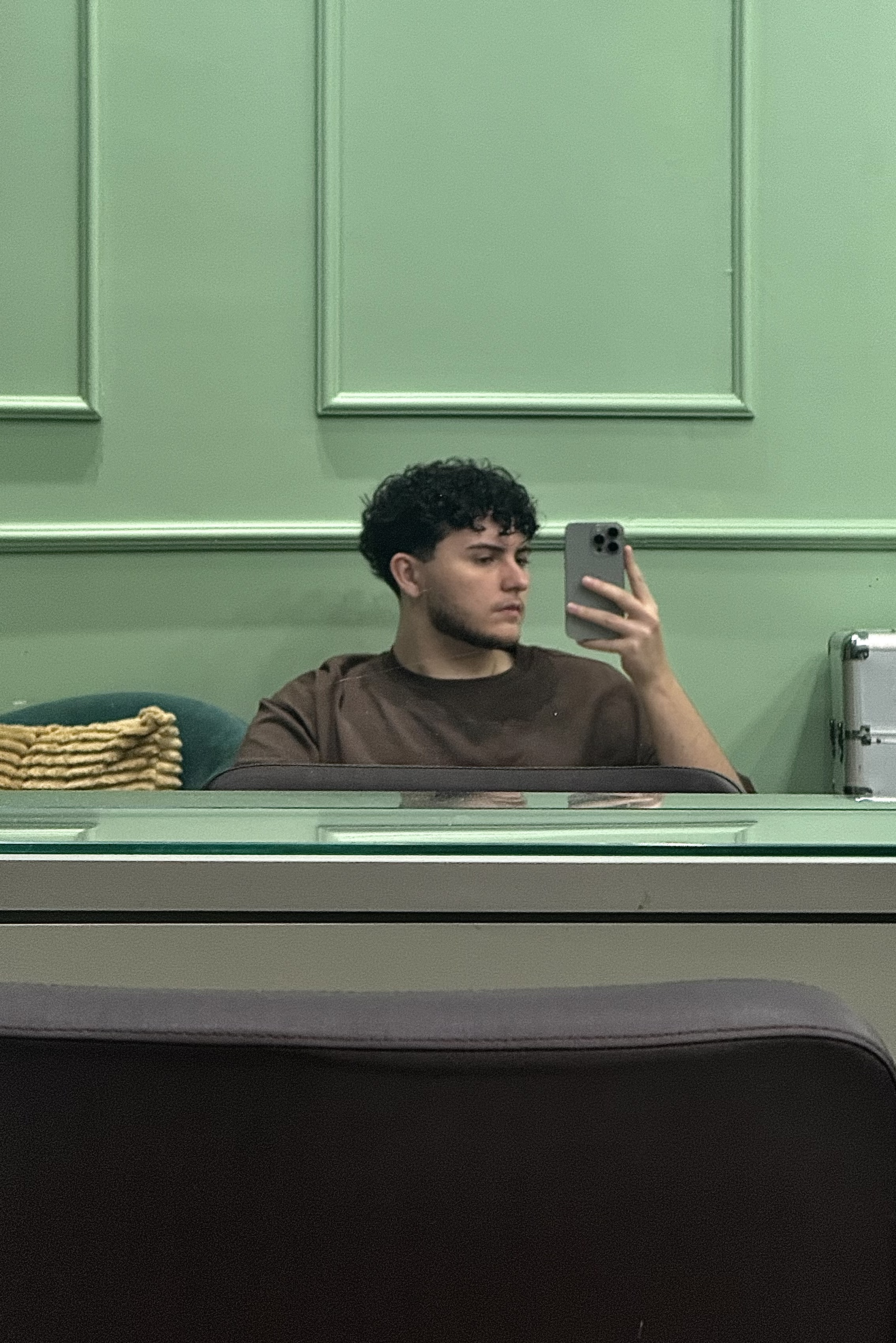 Tinder profile picture for @riqueoli