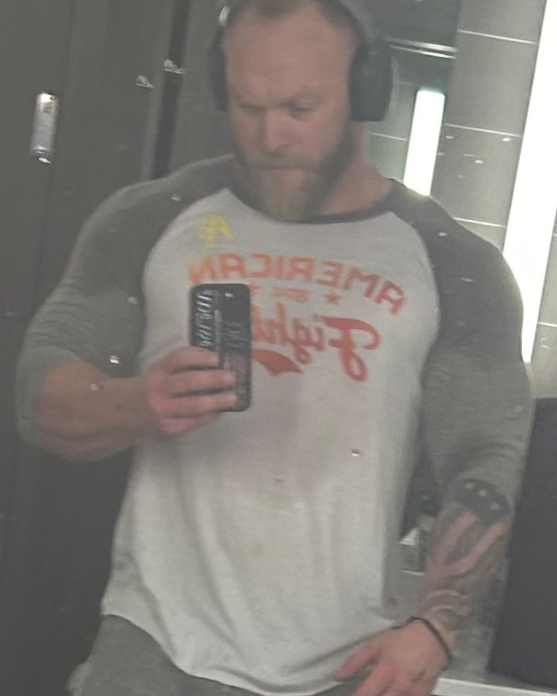Tinder profile picture for @hhh