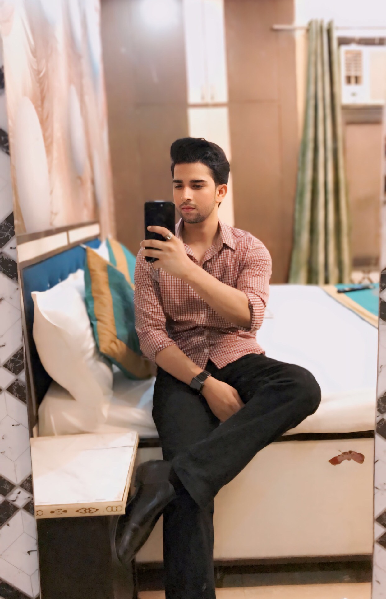 Tinder profile picture for @vihaan