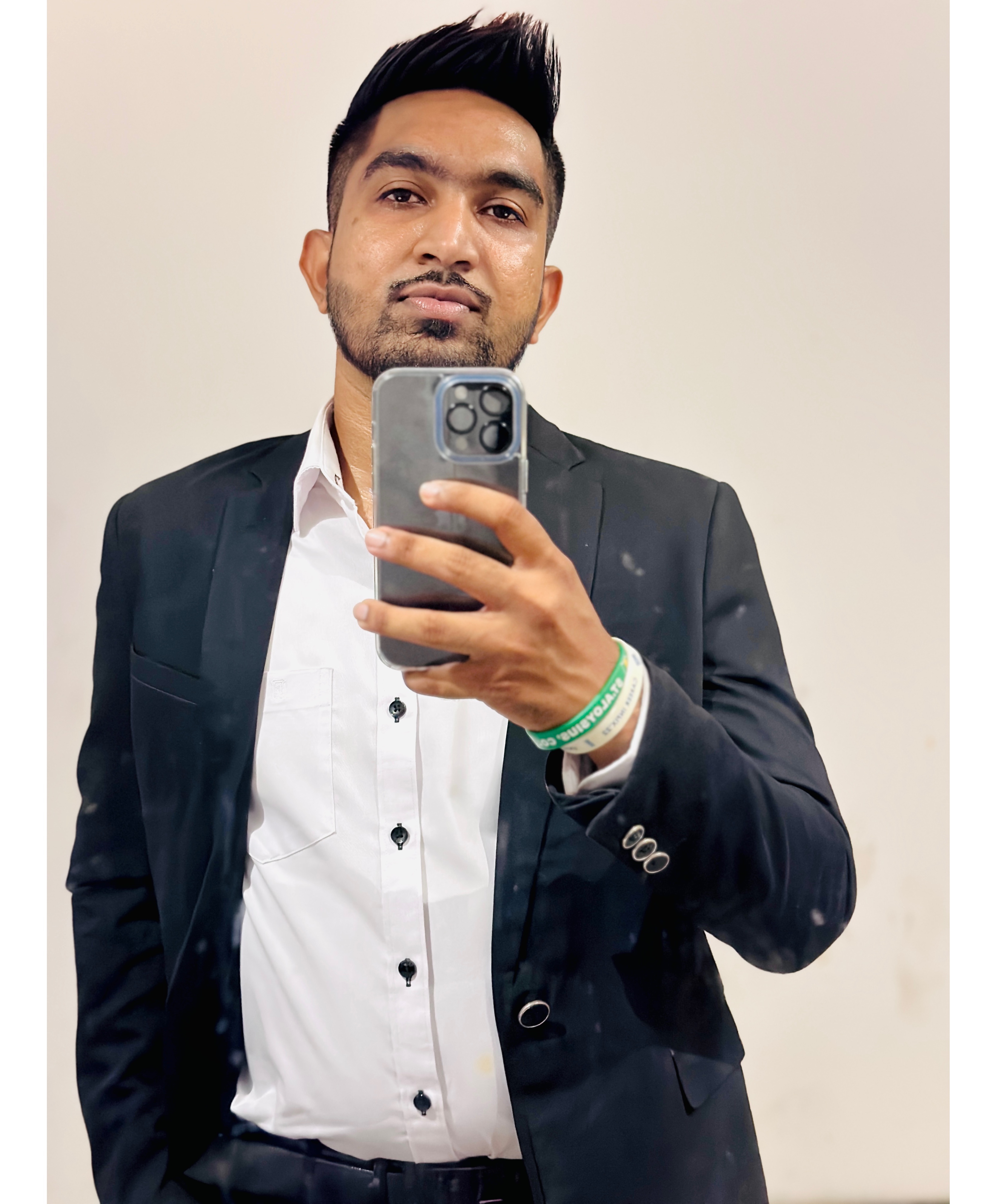 Tinder profile picture for @isuru
