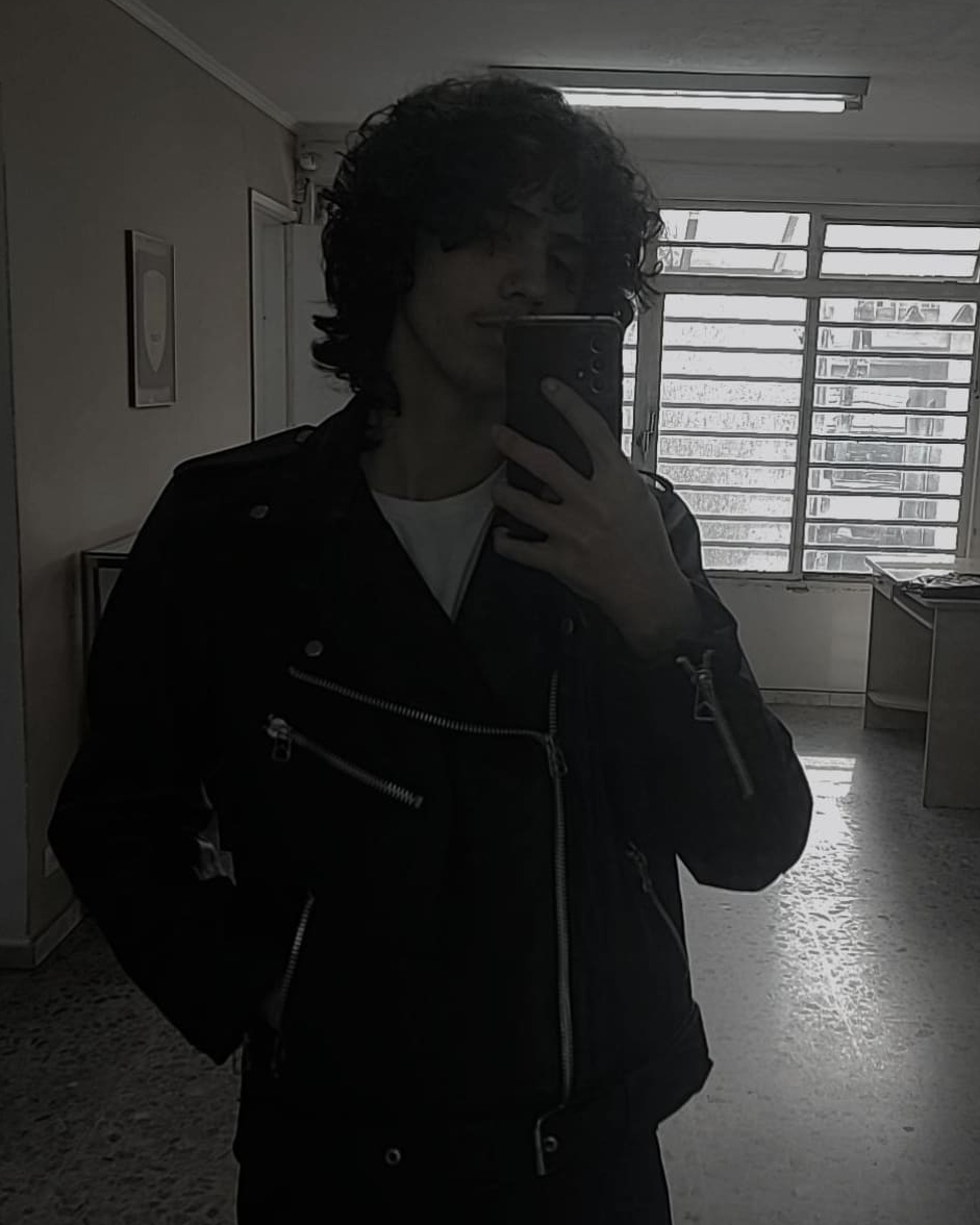 Tinder profile picture for @echoes