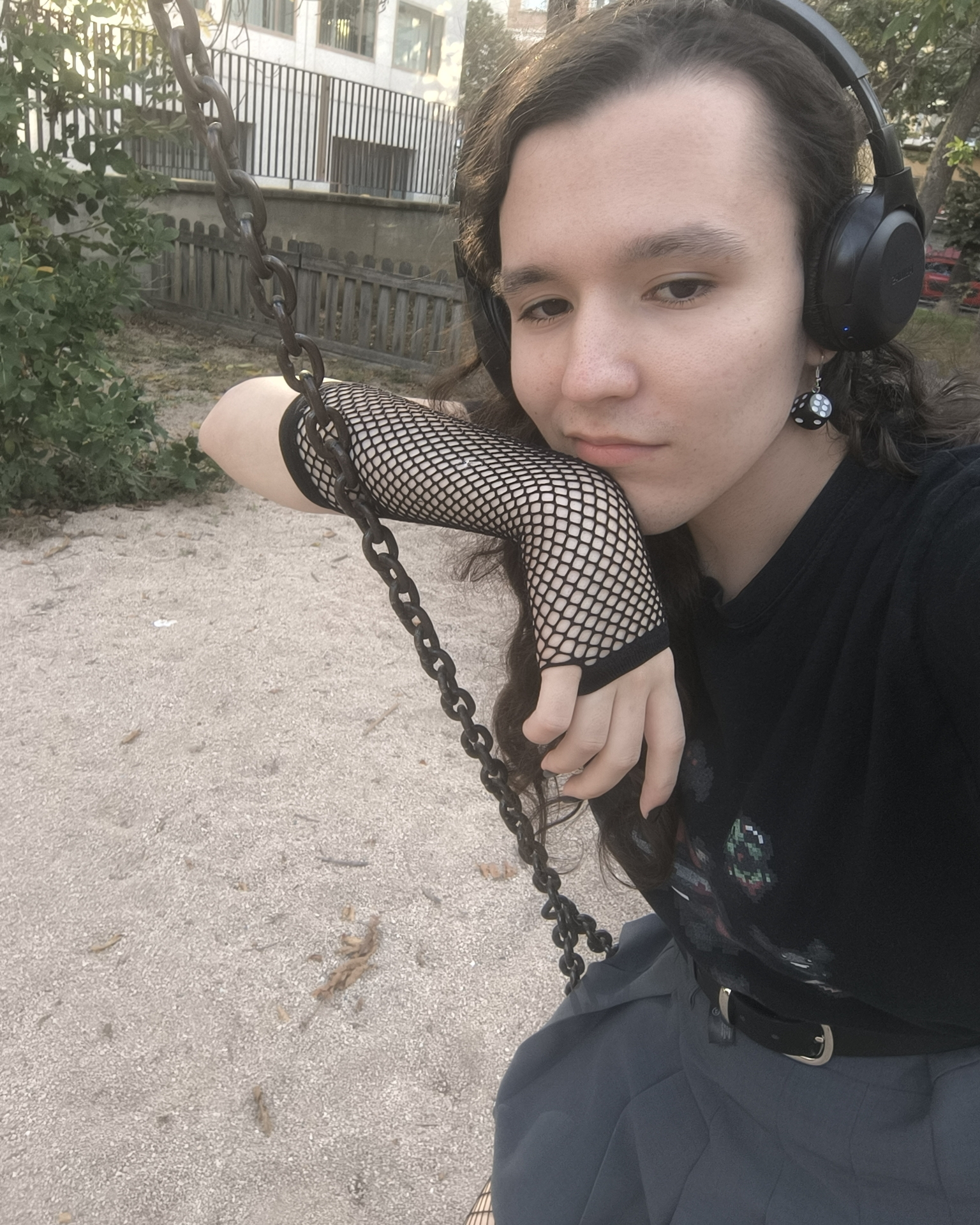 Tinder profile picture for @frills