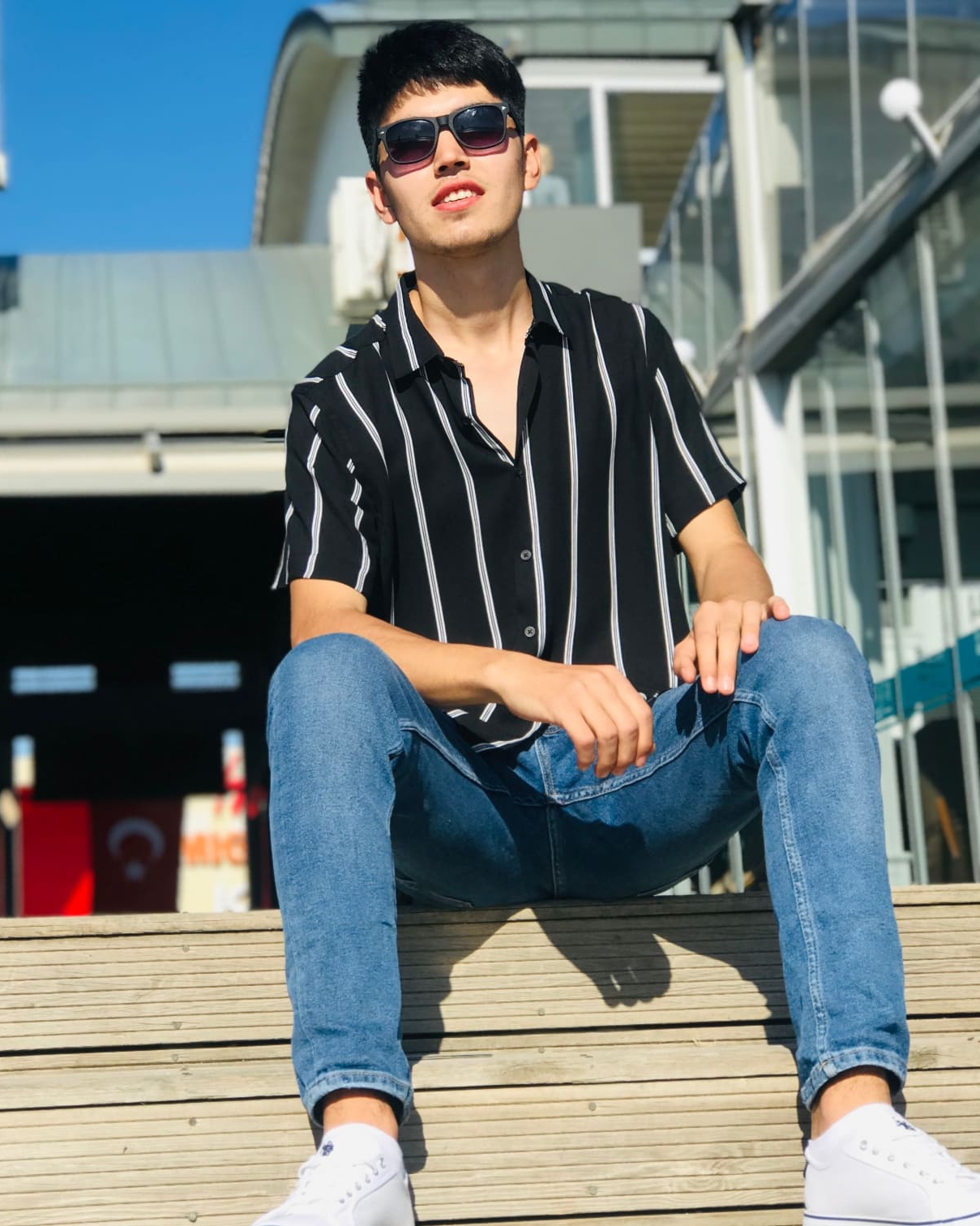 Tinder profile picture for @bur