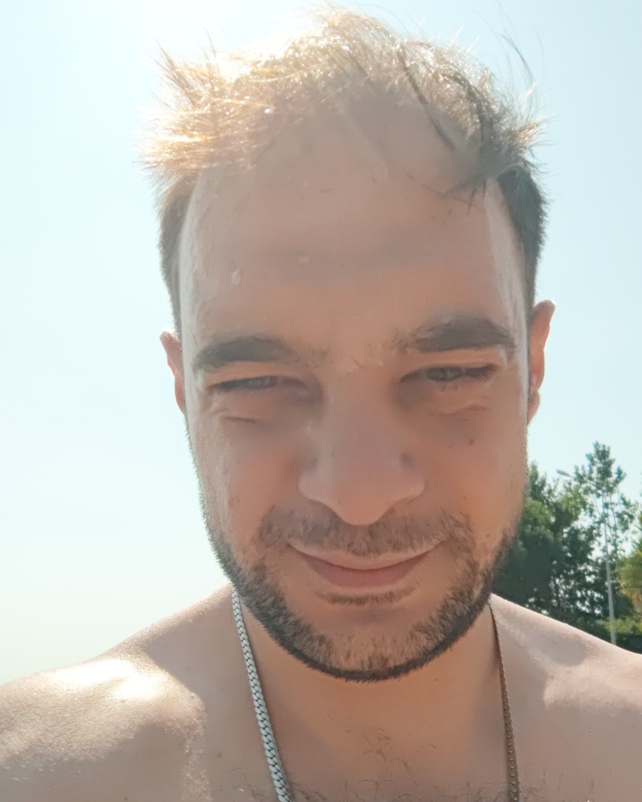 Tinder profile picture for @bora