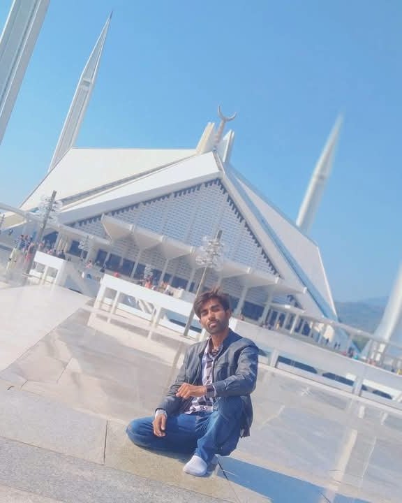 Tinder profile picture for @qamarabbas