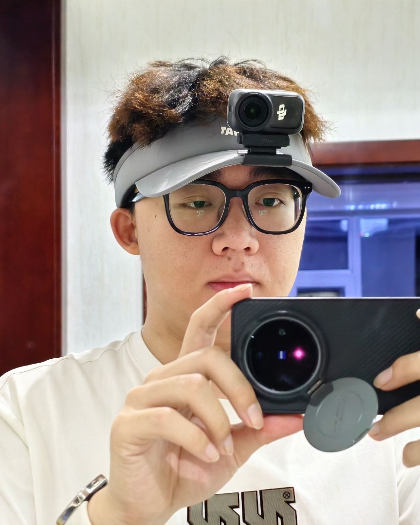 Tinder profile picture for @summit
