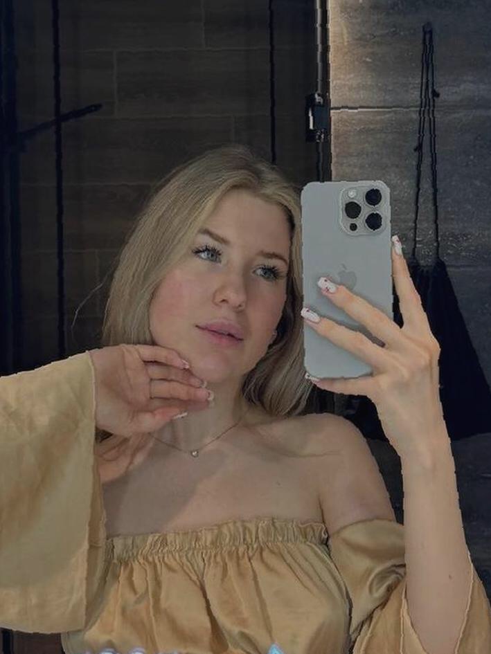 Tinder profile picture for @limes