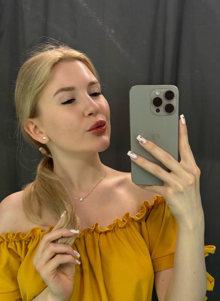 Tinder profile picture for @candies