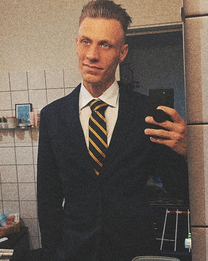 Tinder profile picture for @hitch