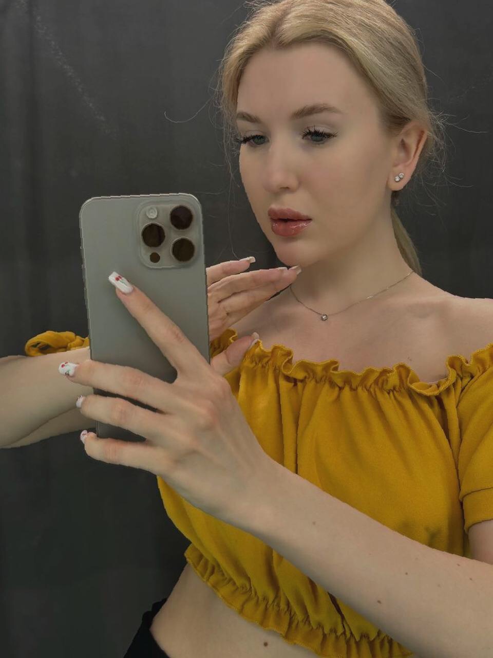 Tinder profile picture for @mellowing