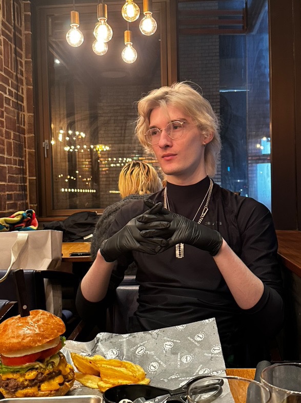 Tinder profile picture for @headless