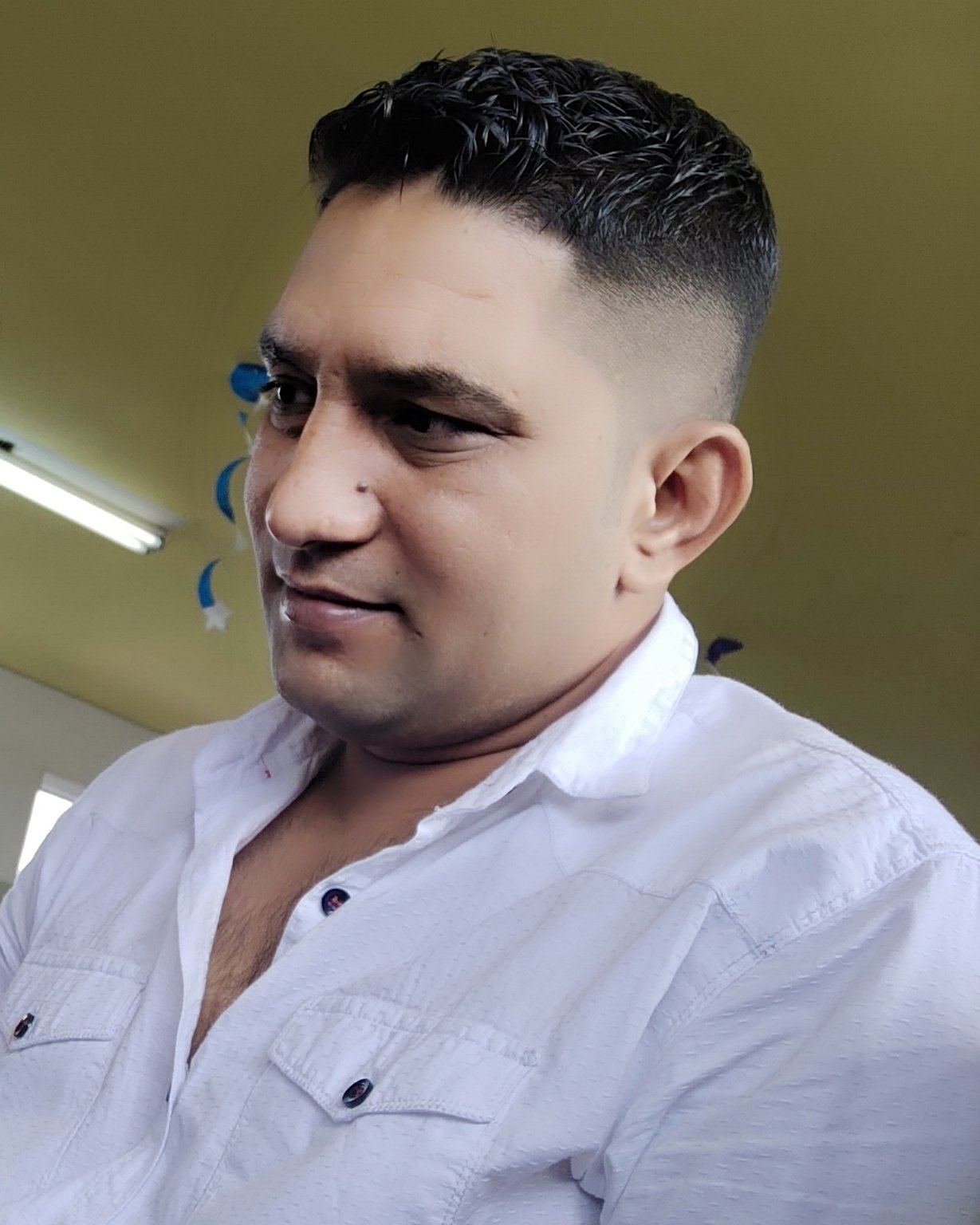 Tinder profile picture for @lahore
