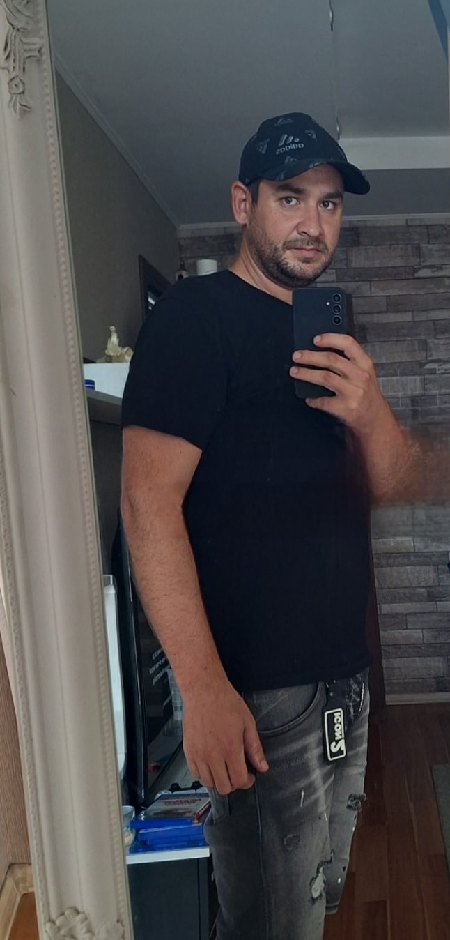 Tinder profile picture for @venci