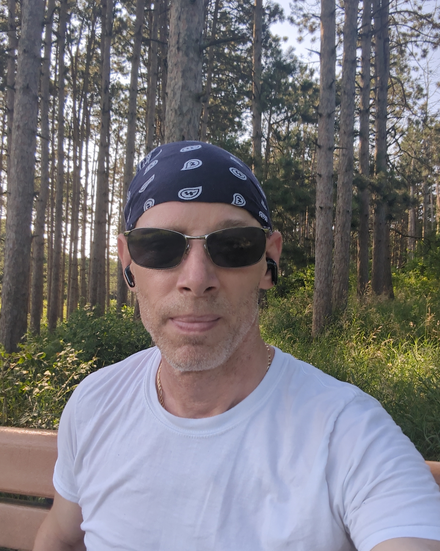 Tinder profile picture for @robolt