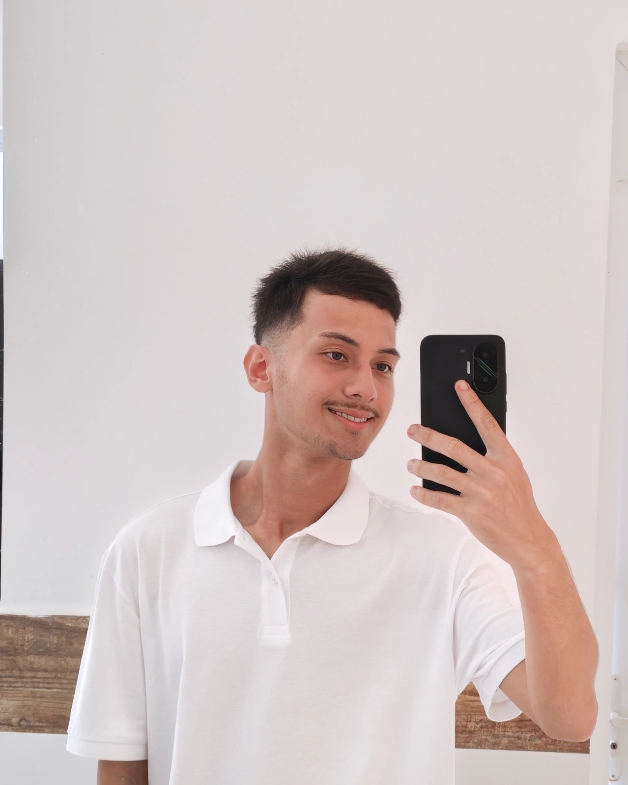 Tinder profile picture for @perera