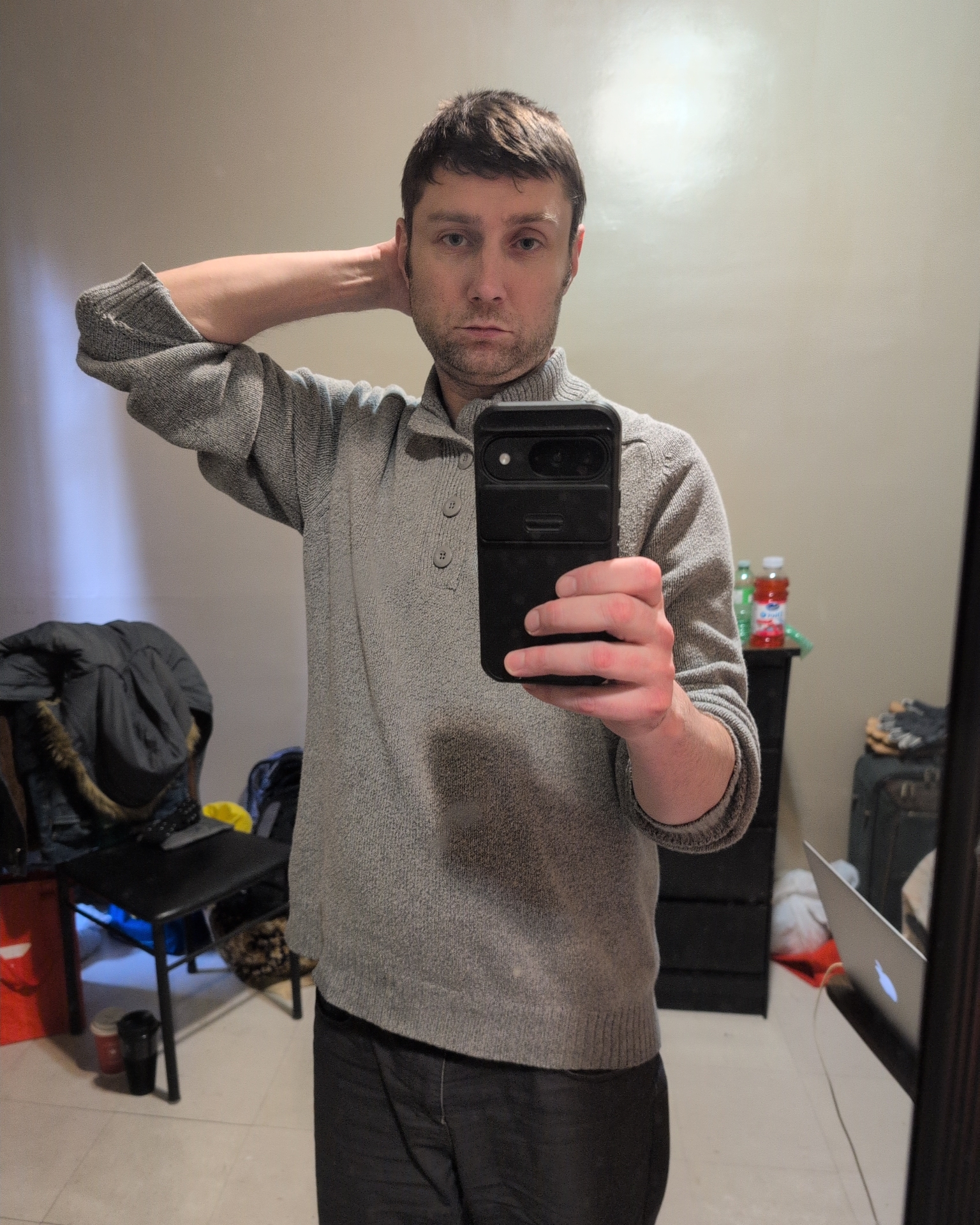 Tinder profile picture for @thresholds