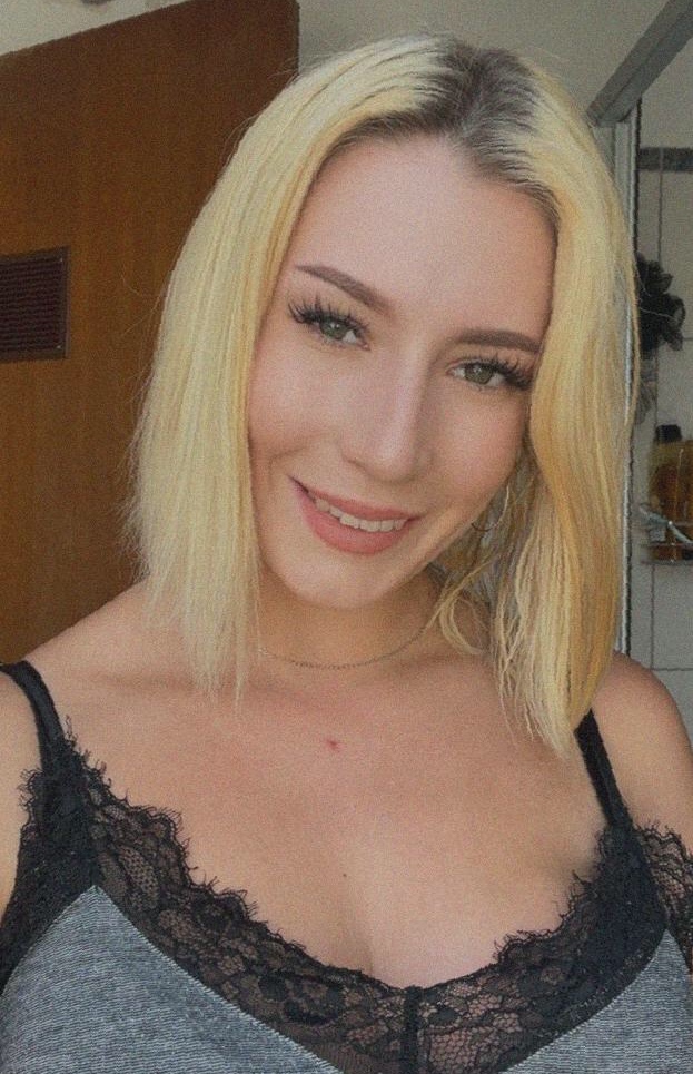 Tinder profile picture for @fiends