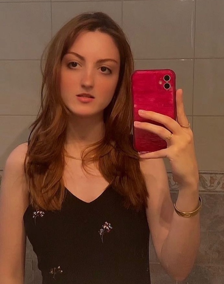 Tinder profile picture for @sofia