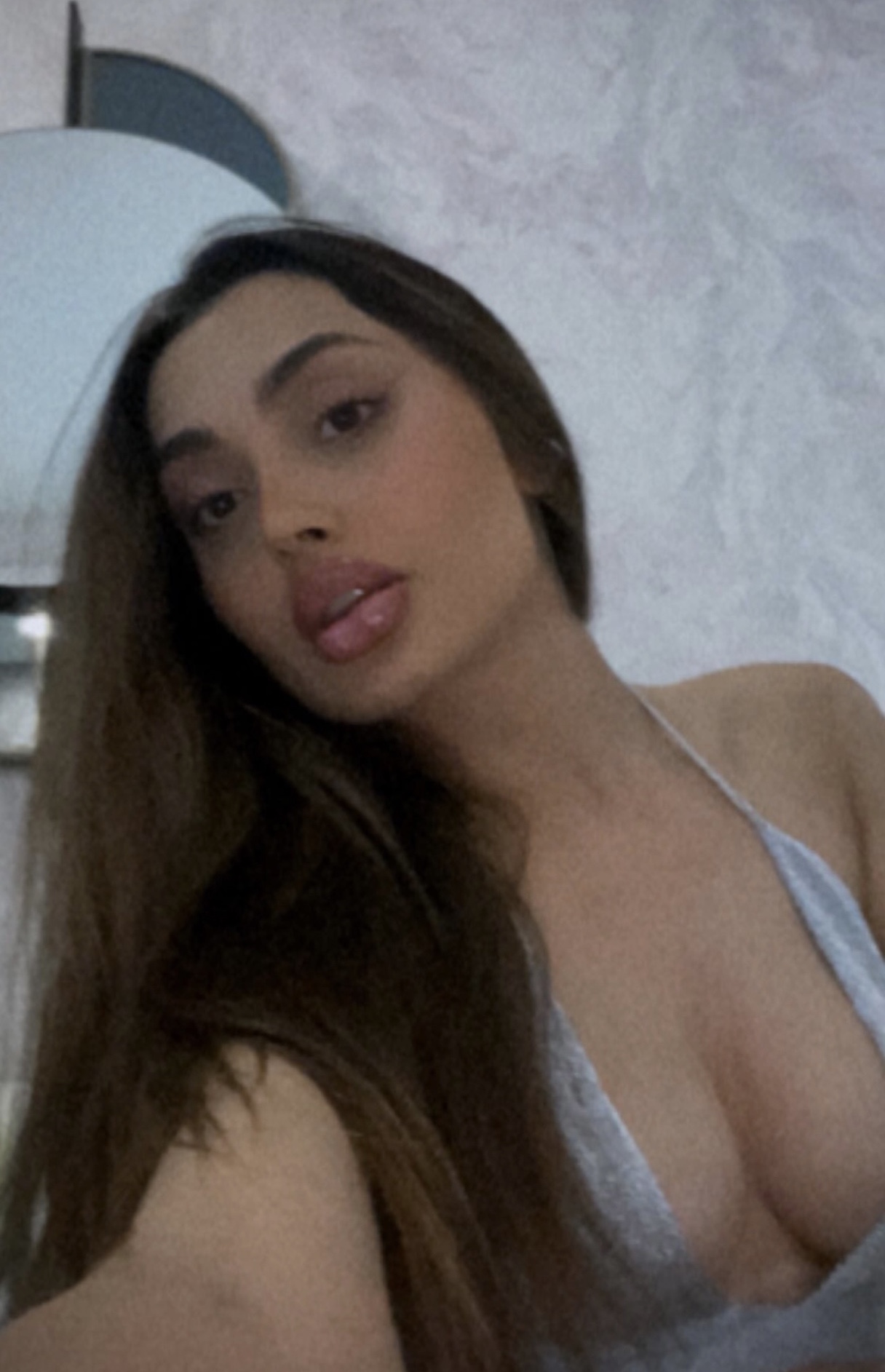 Tinder profile picture for @gabriela