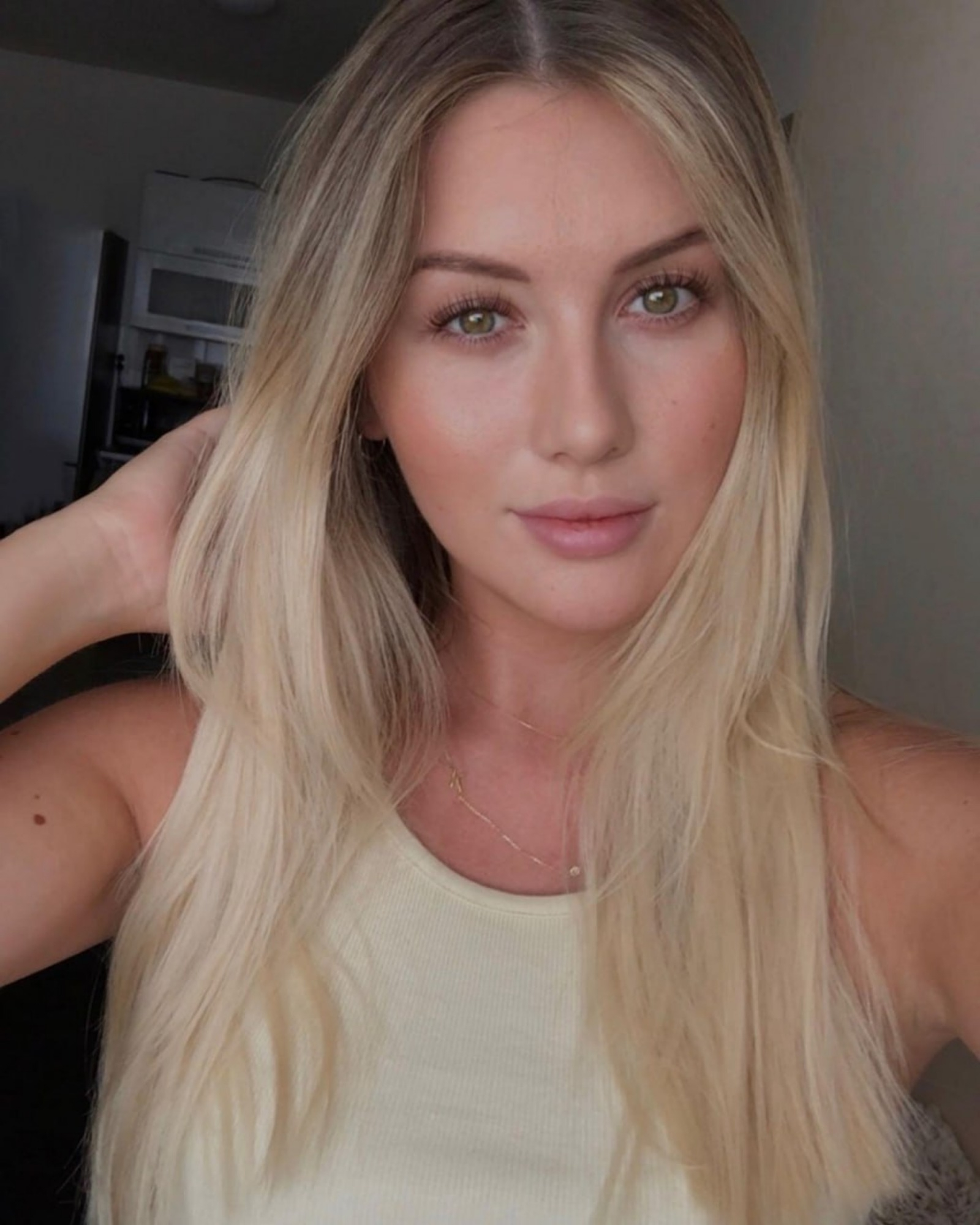Tinder profile picture for @mh