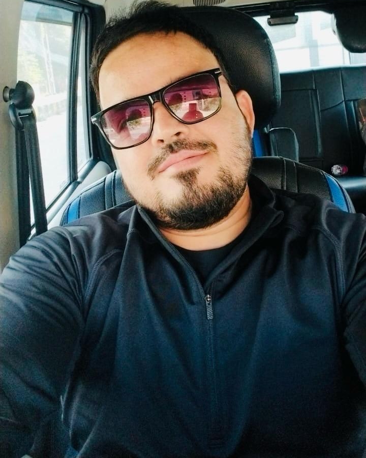 Tinder profile picture for @khan12