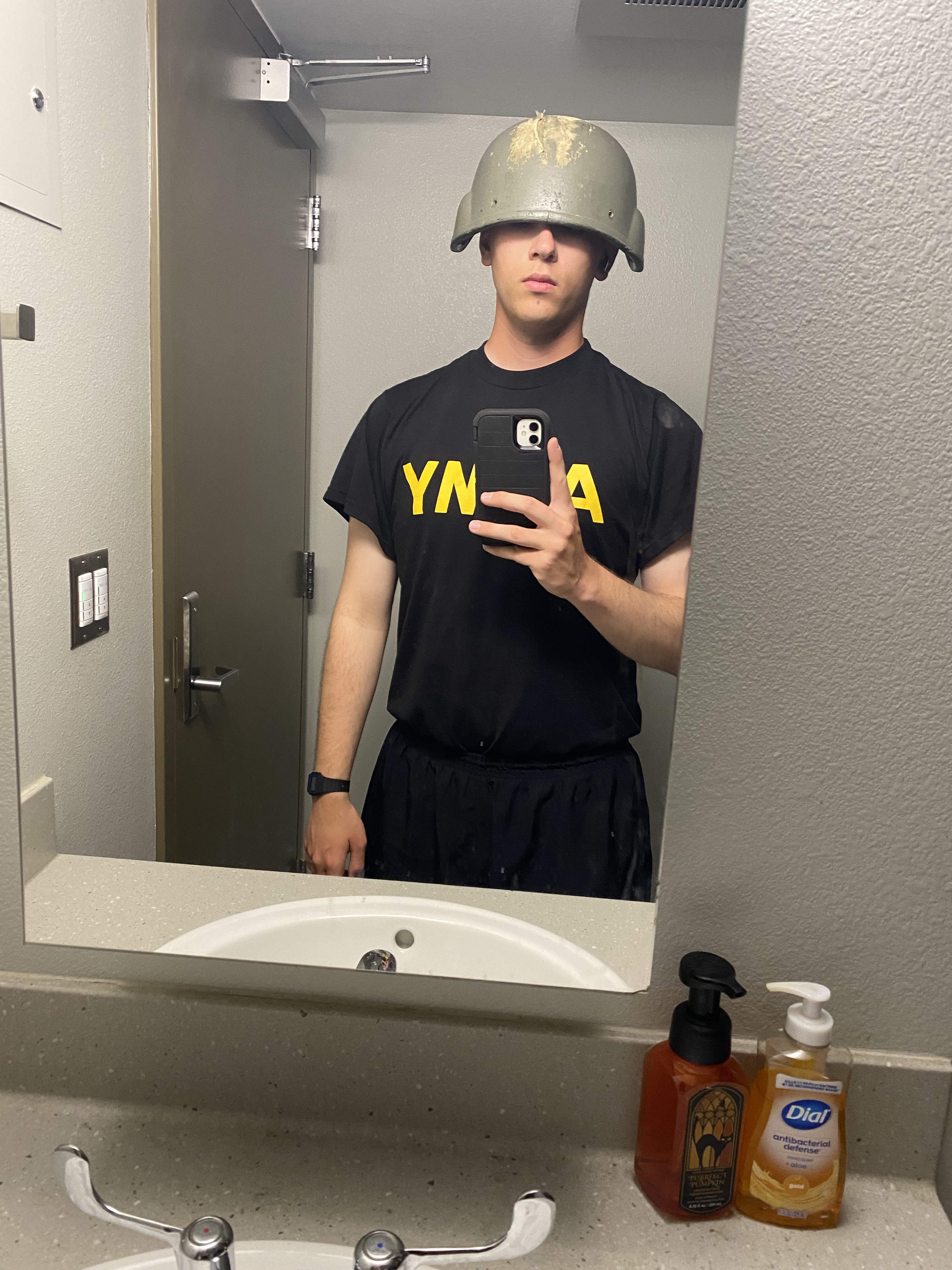 Tinder profile picture for @broad