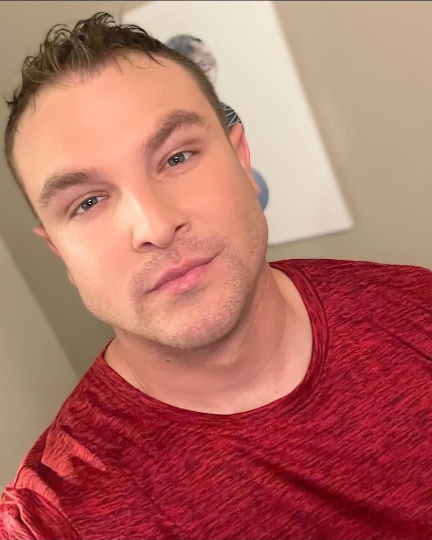 Tinder profile picture for @porter