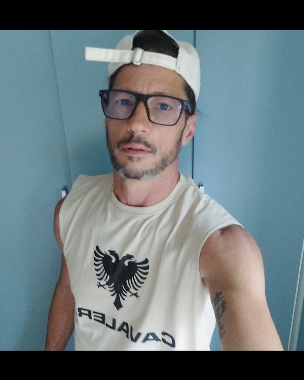 Tinder profile picture for @guto