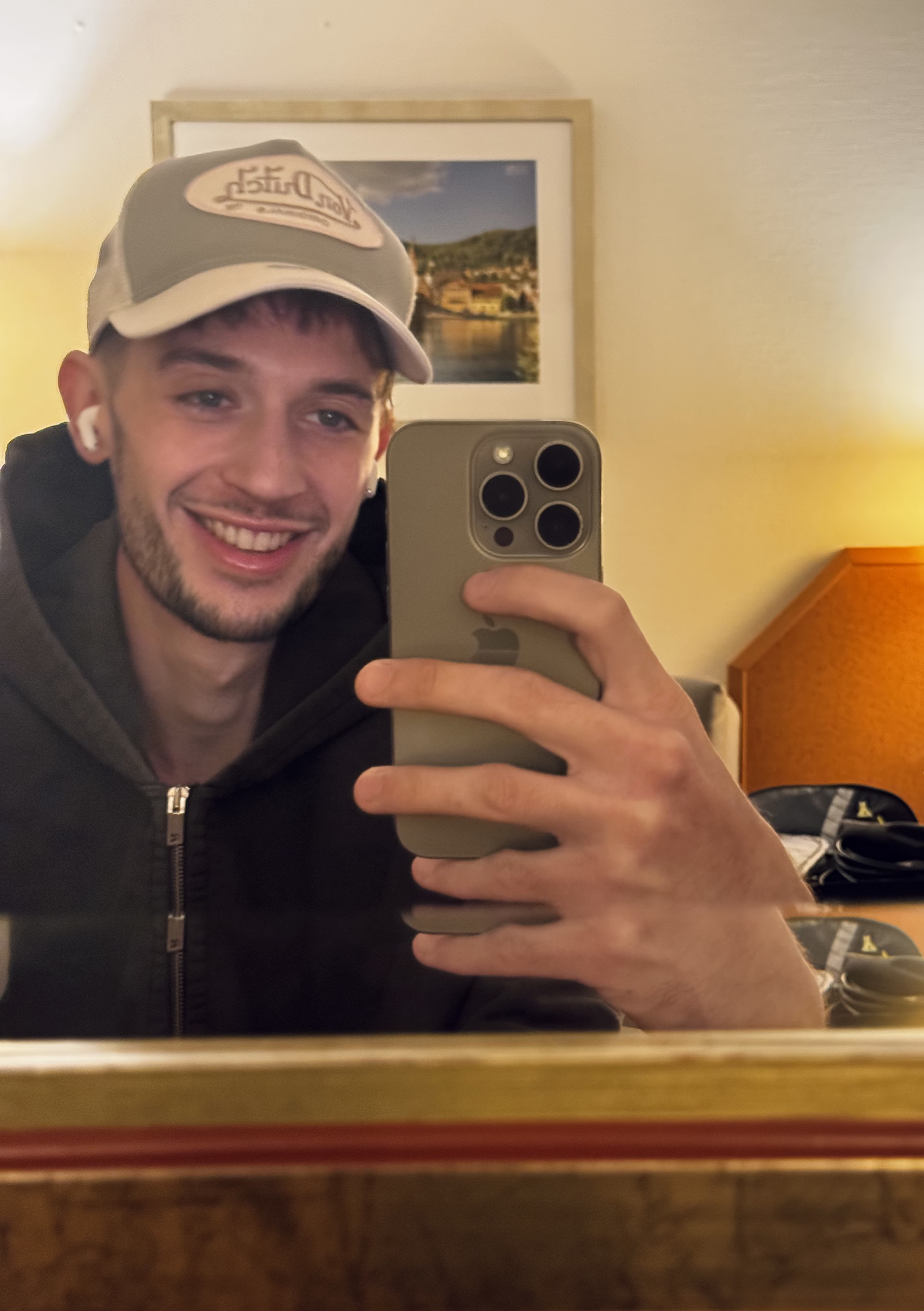 Tinder profile picture for @suche