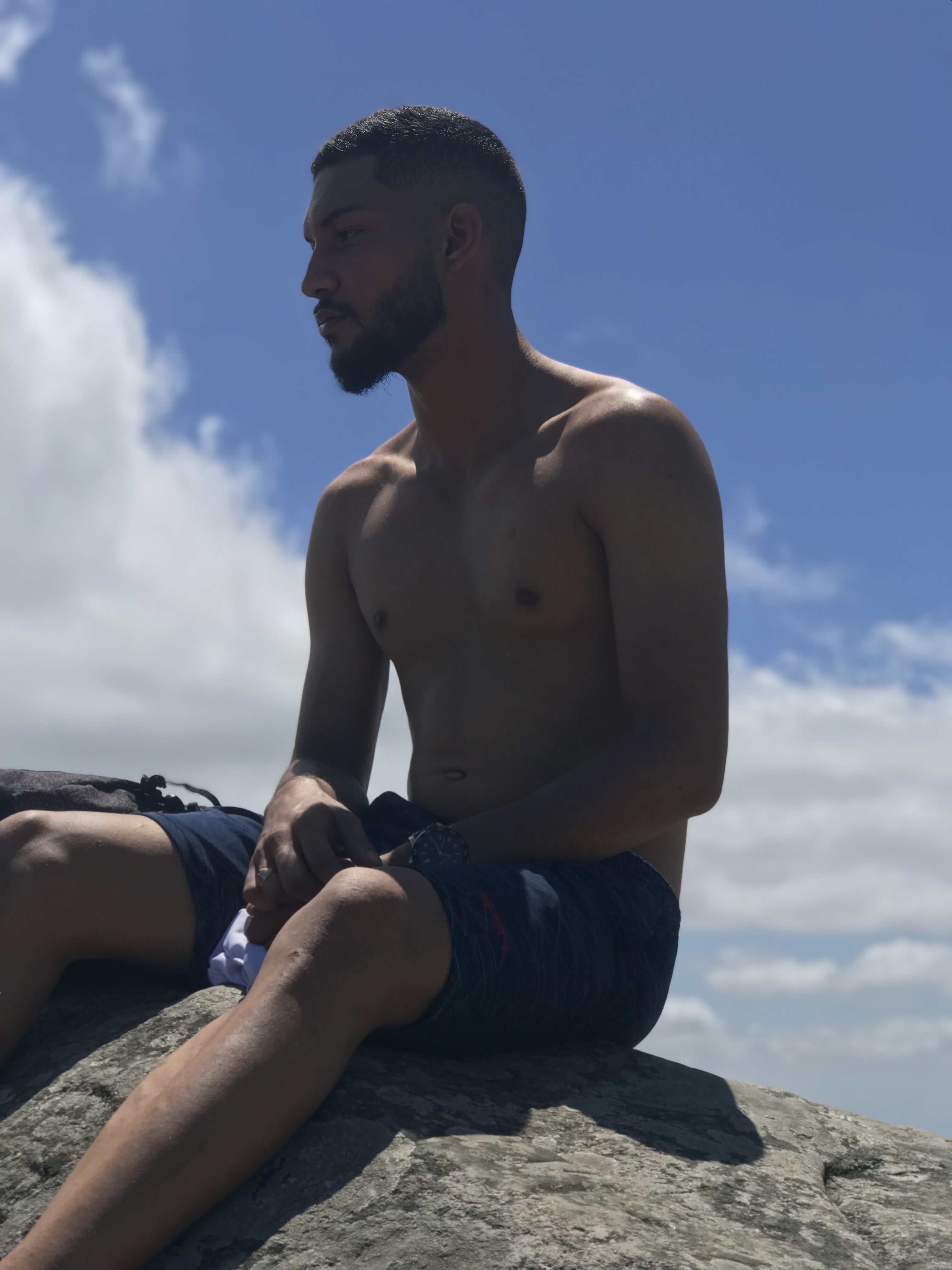 Tinder profile picture for @pinheiro